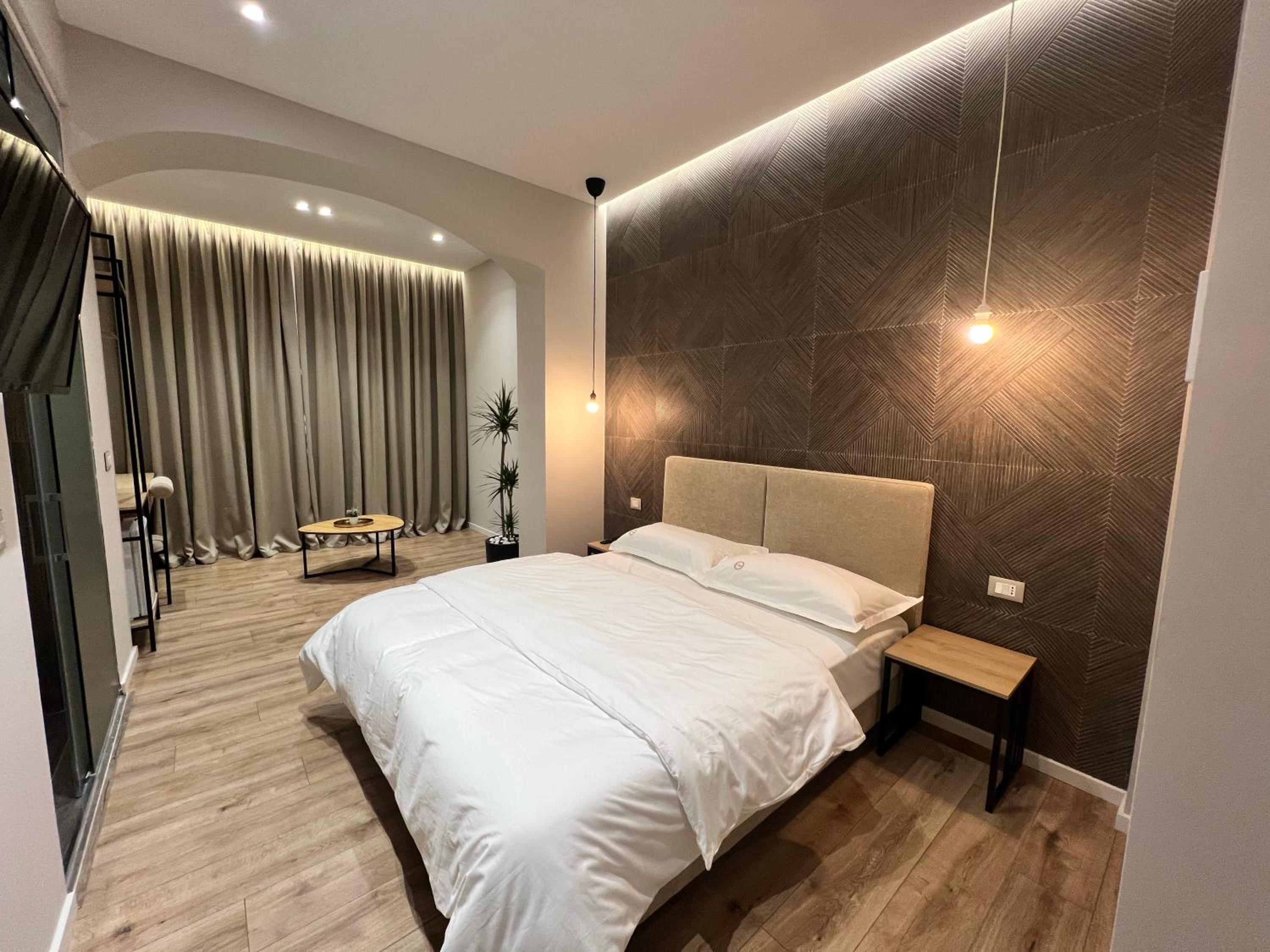 Large Double Room photo 1