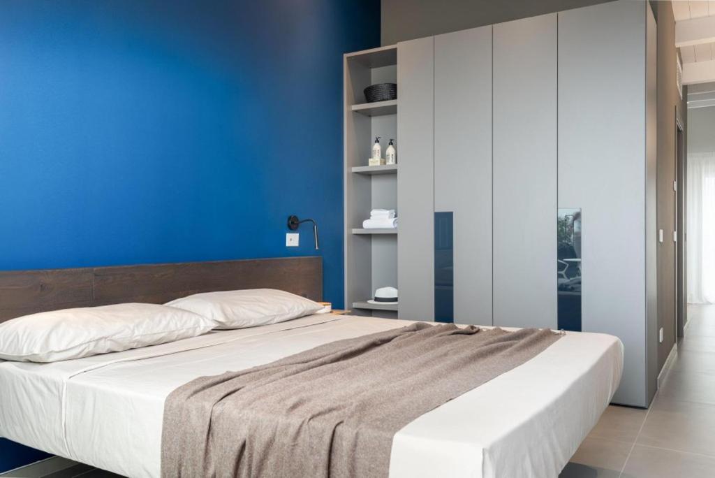 Deluxe Double Room with Balcony and Sea View photo 2