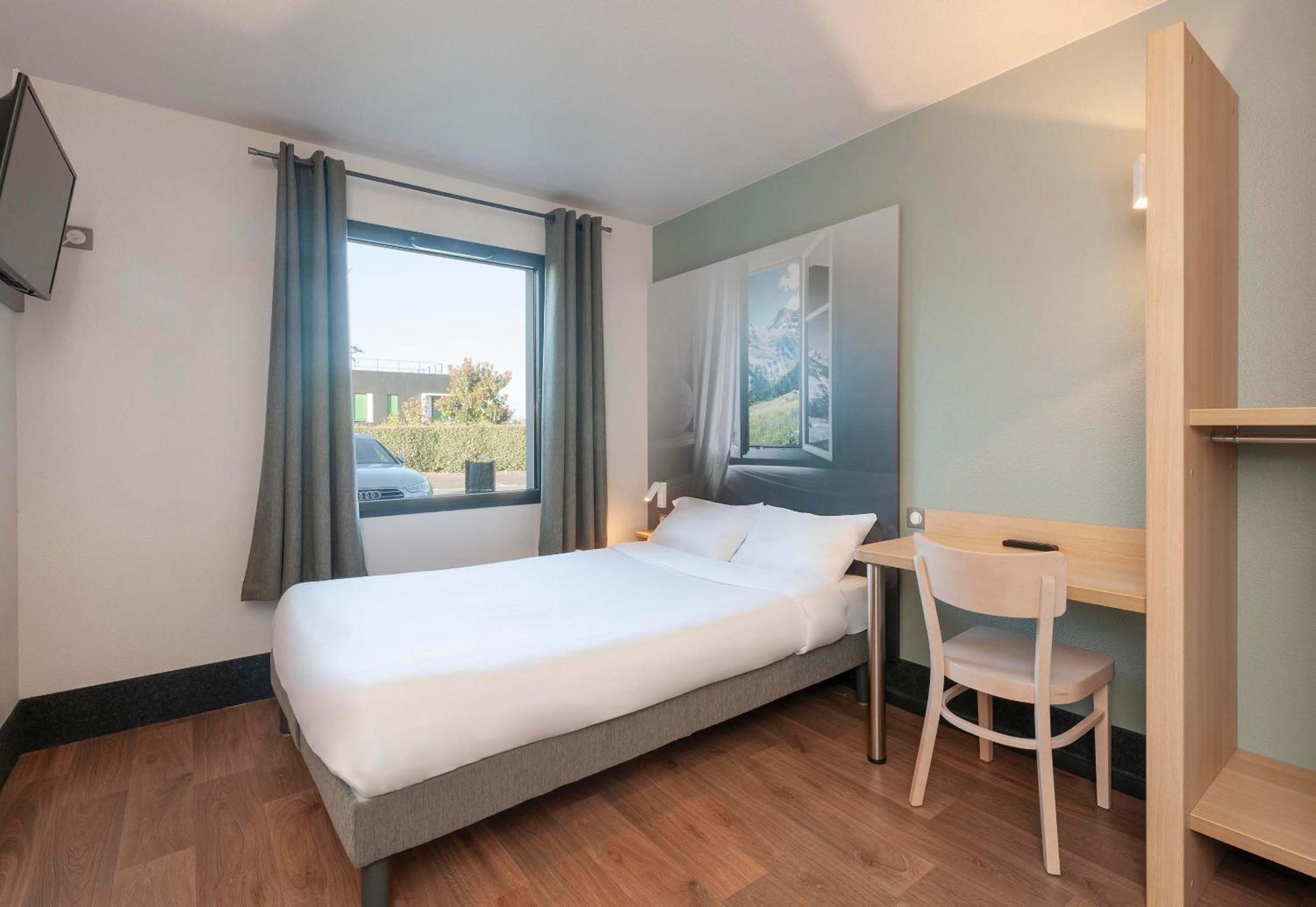 Double Room - Disability Access photo 2