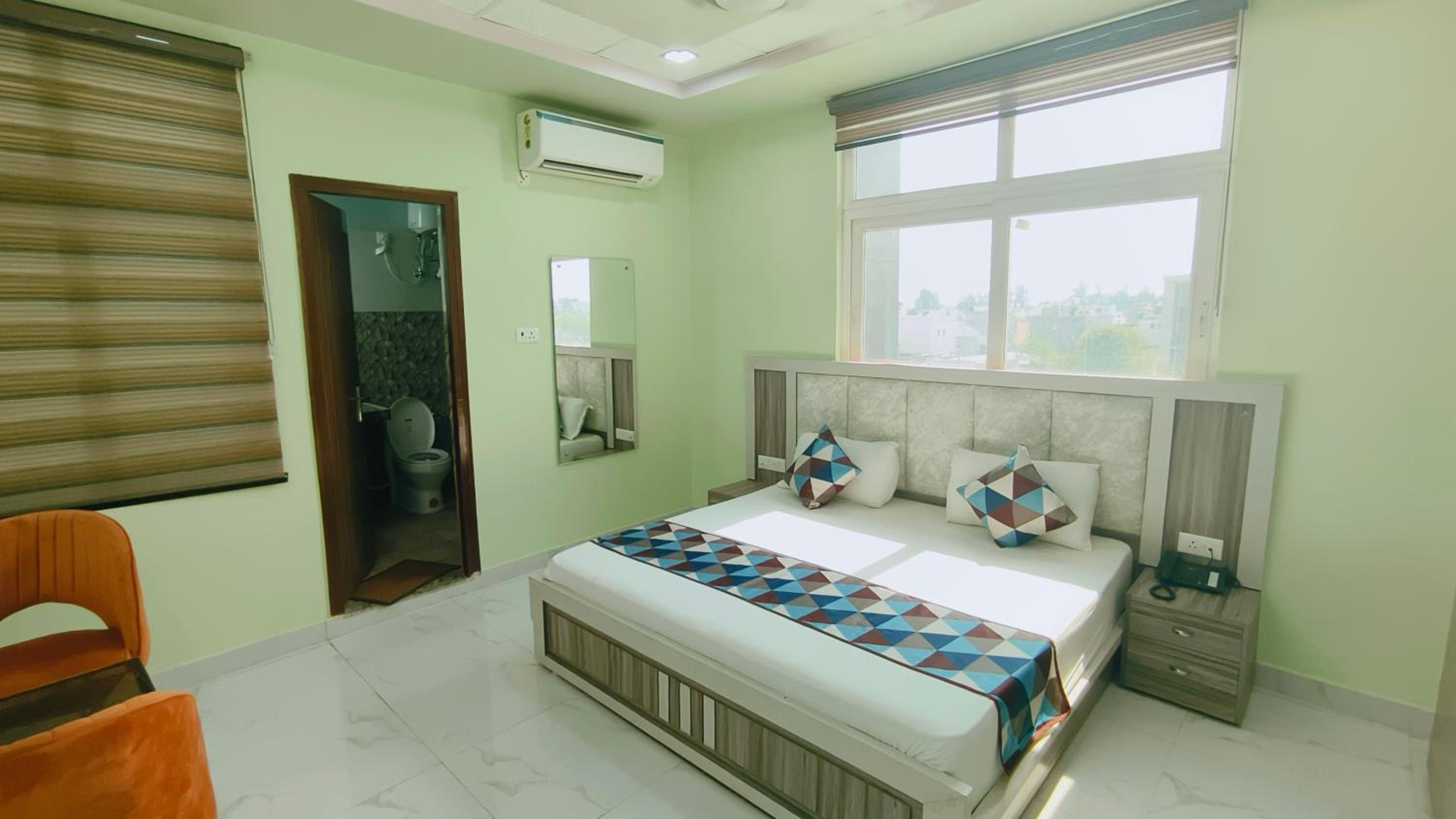 Deluxe Room - Photo 7