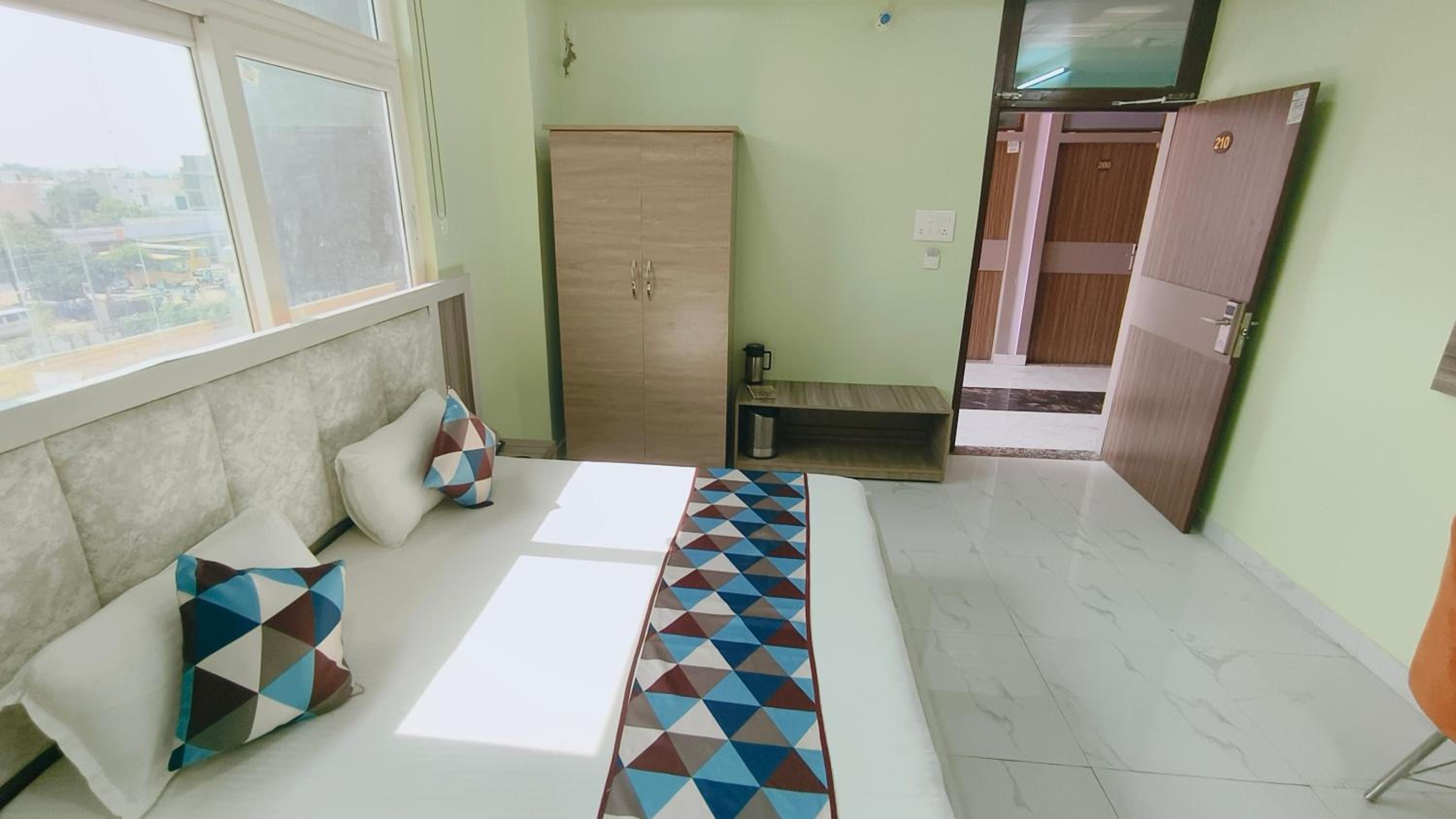 Deluxe Room - Photo 1