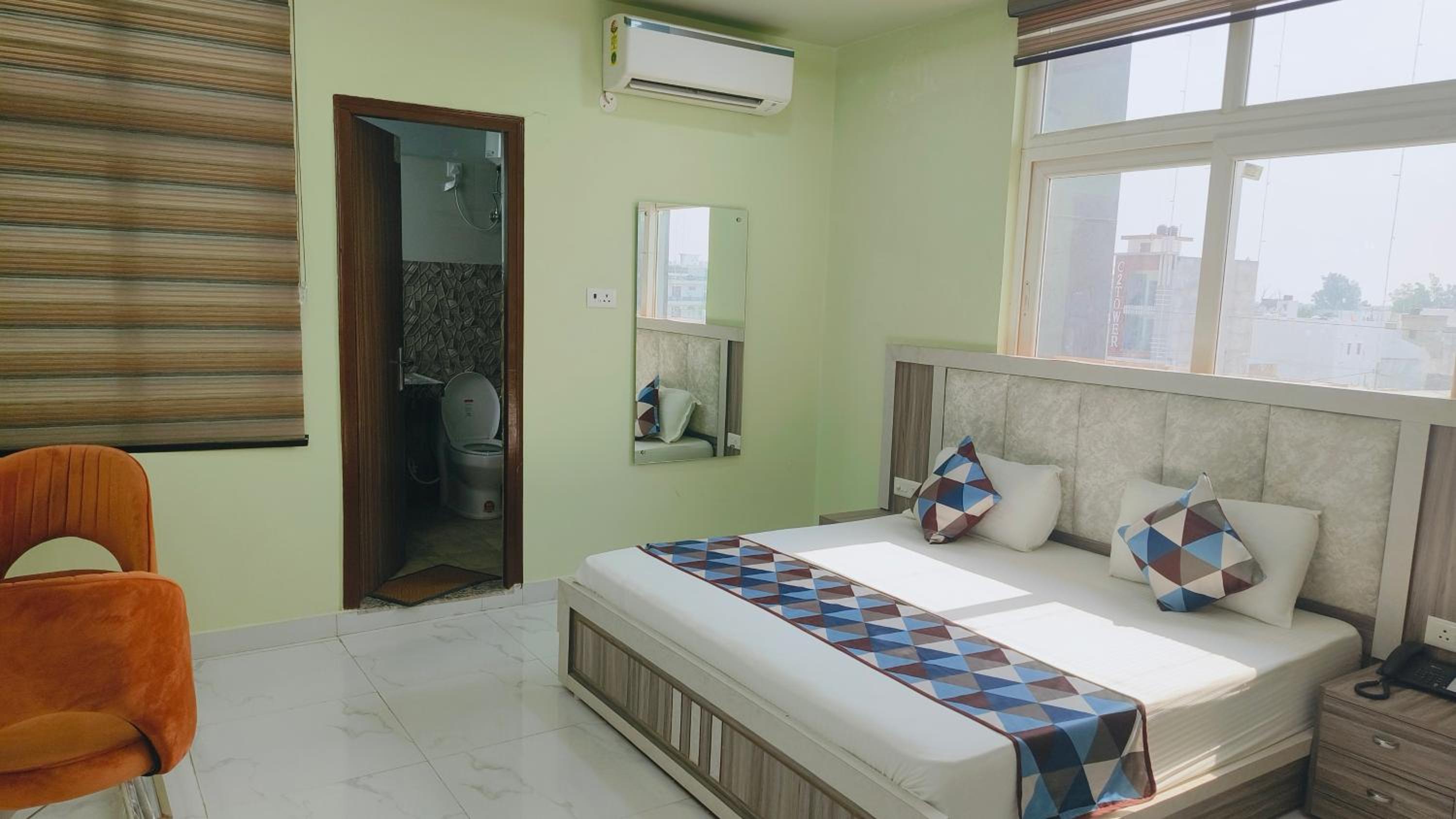 Deluxe Room - Photo 8