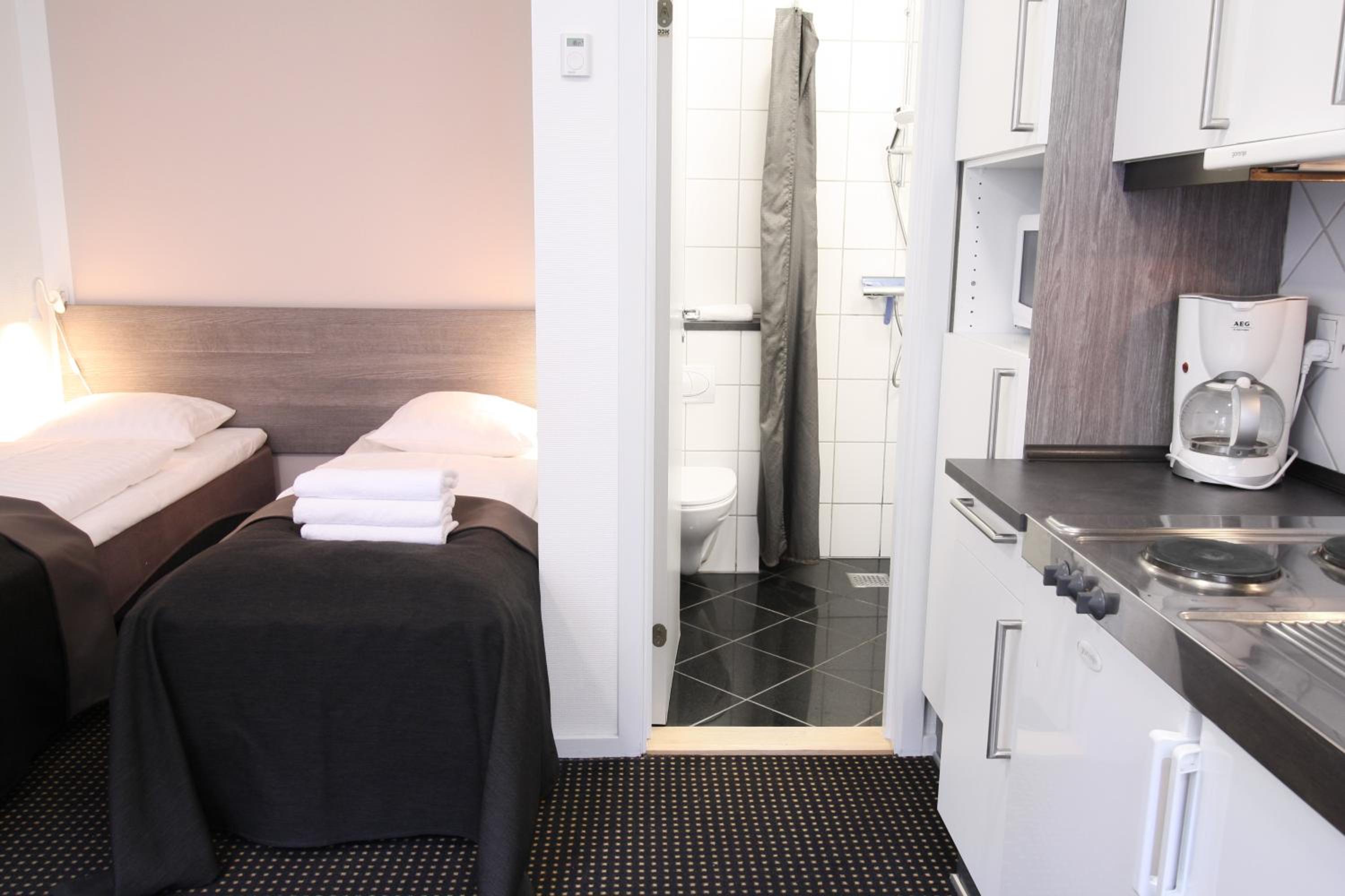 Twin Room (Entrance from street) photo 3