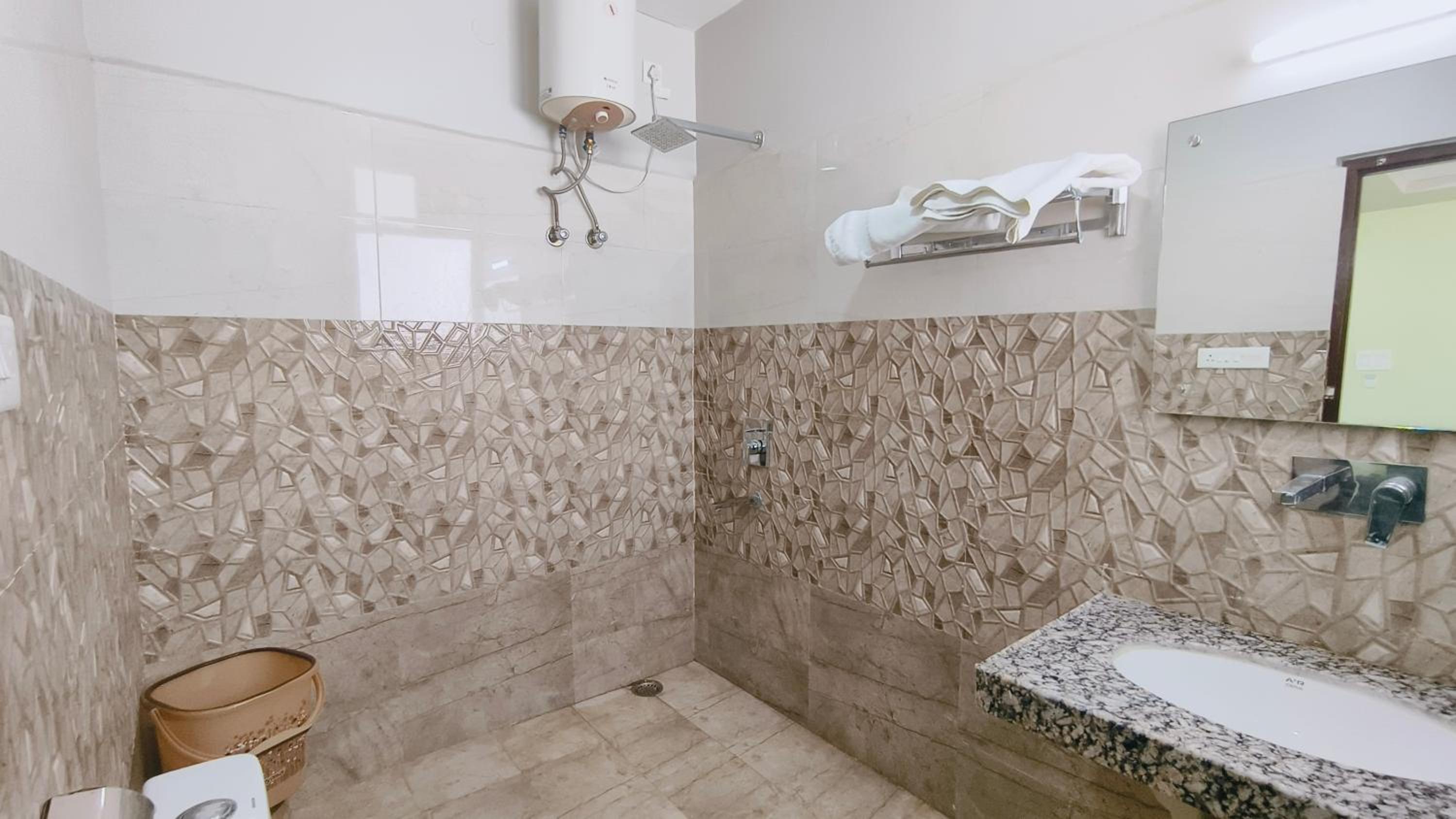 Deluxe Suite - Photo 2