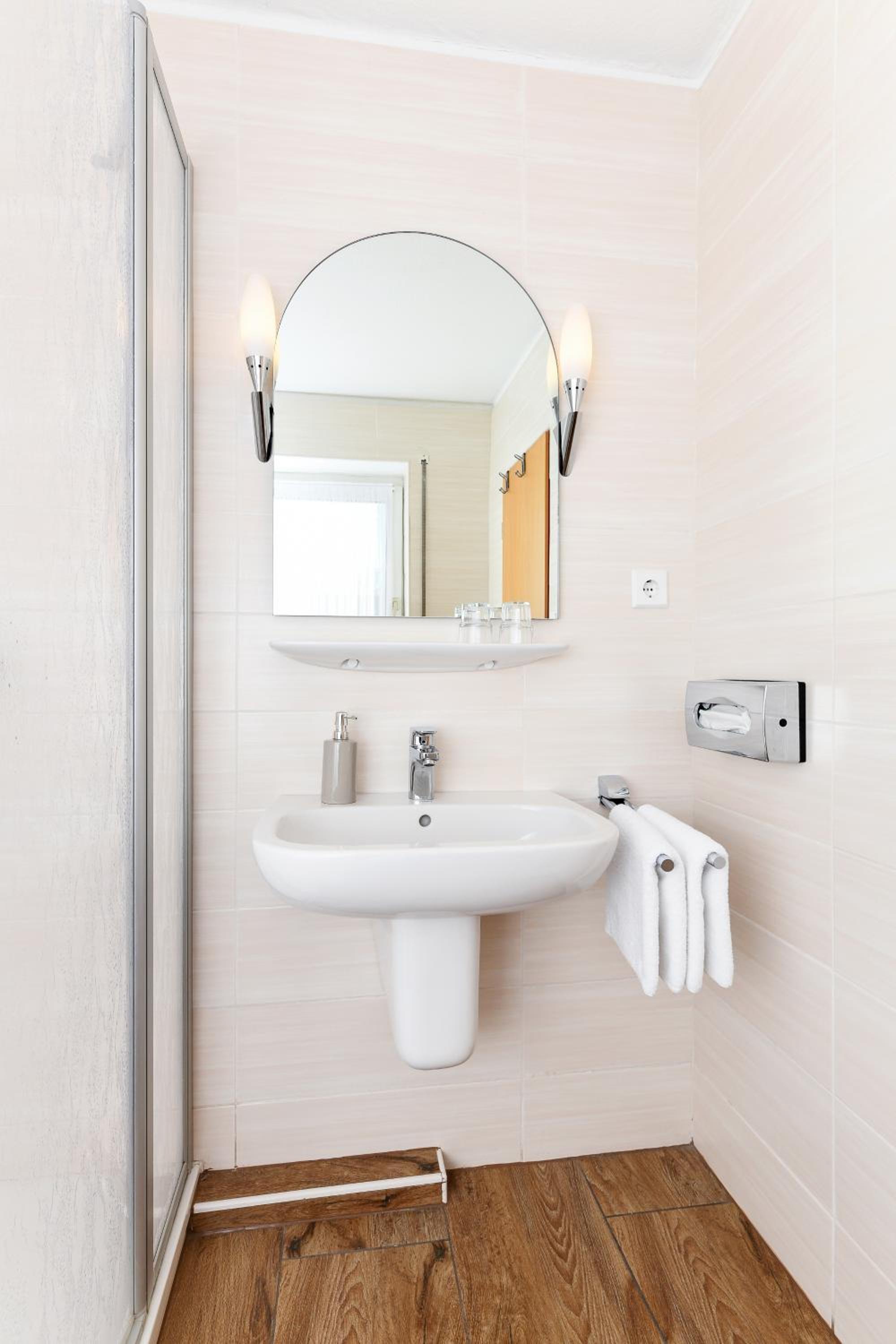 Double Room With Private Bathroom photo 3