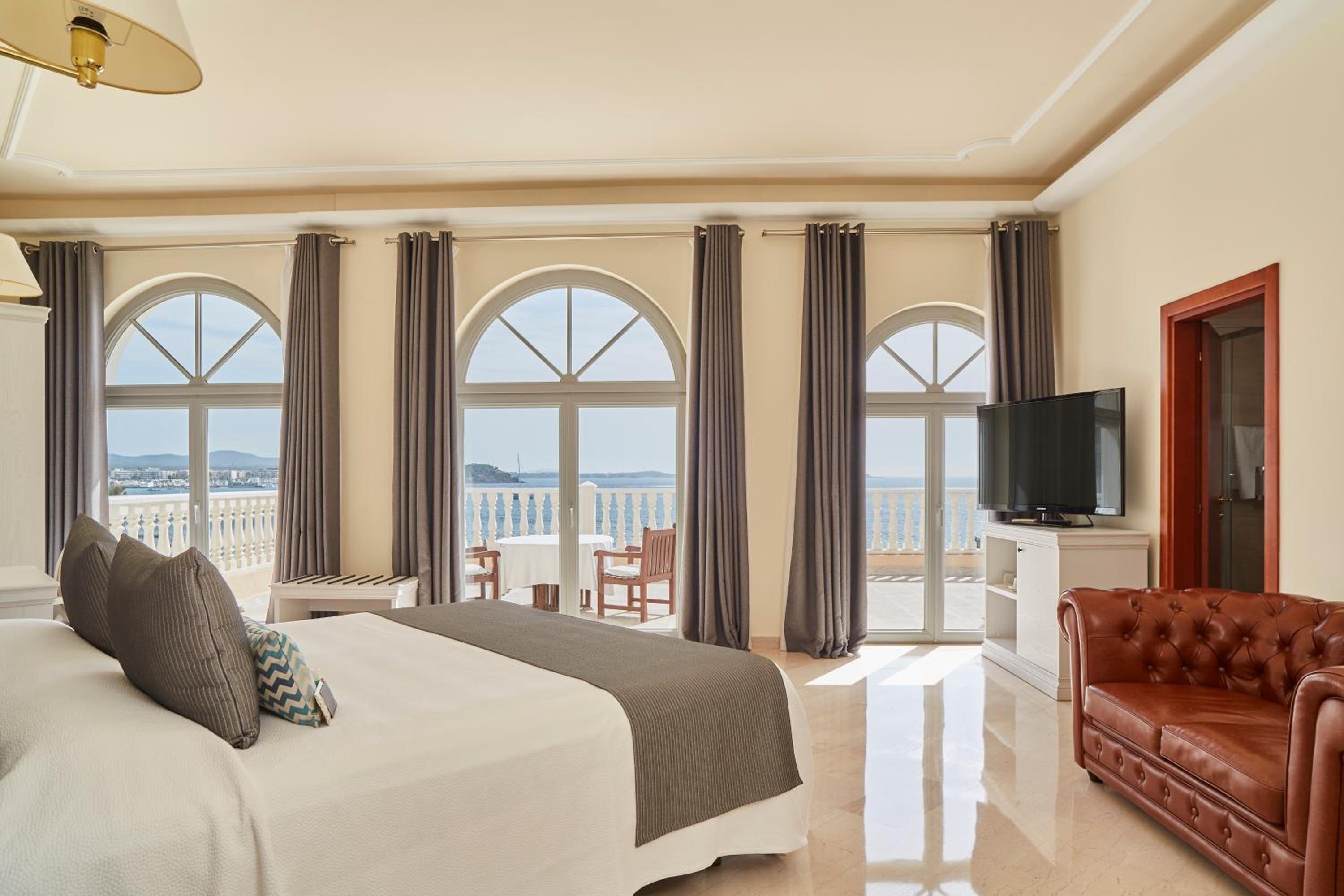 Habitación Doble Deluxe con Balcón y Vista al Mar