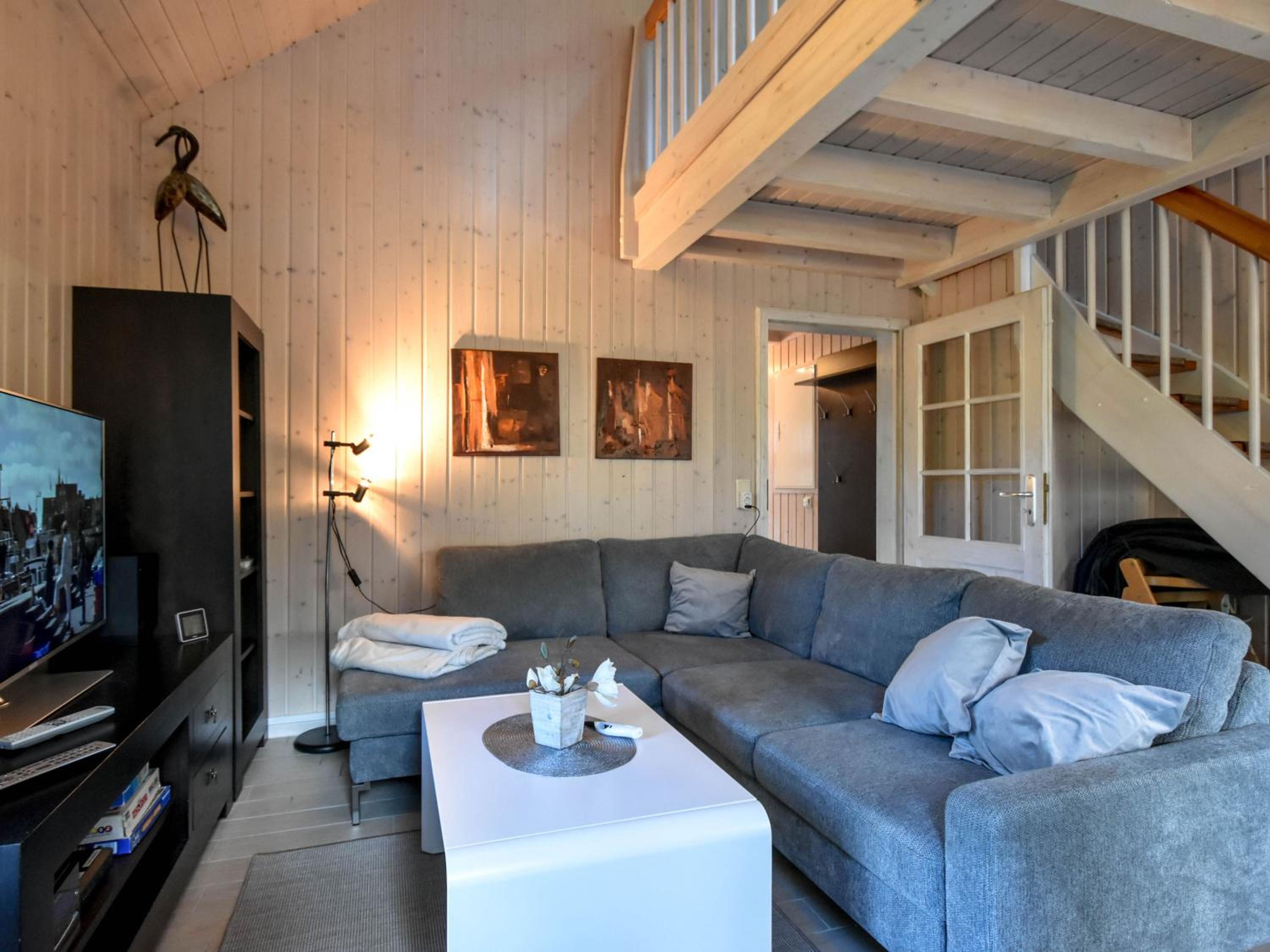 Three-Bedroom House photo 3
