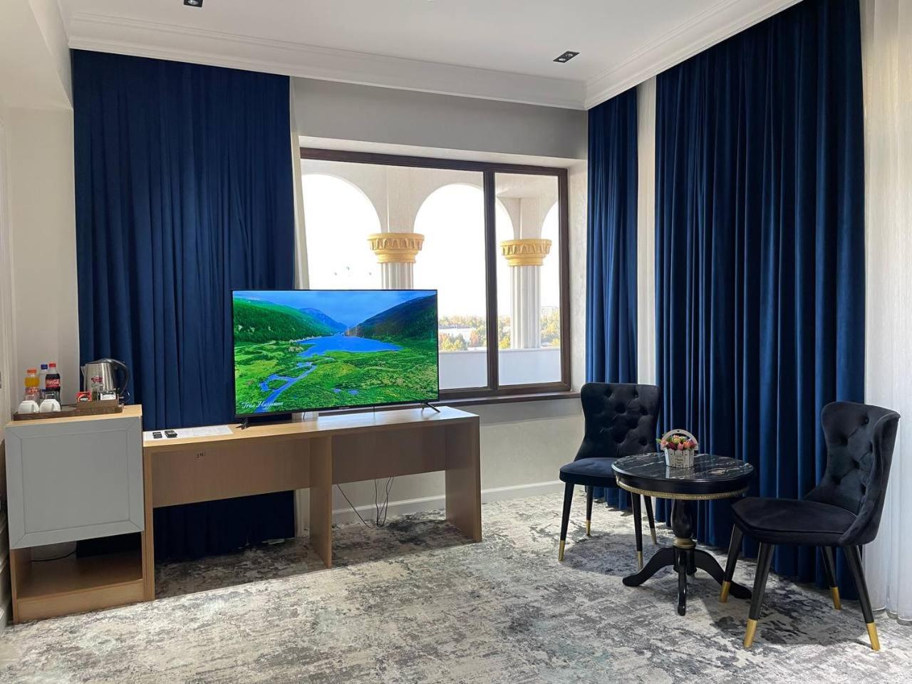 Suite with City View - Photo 6
