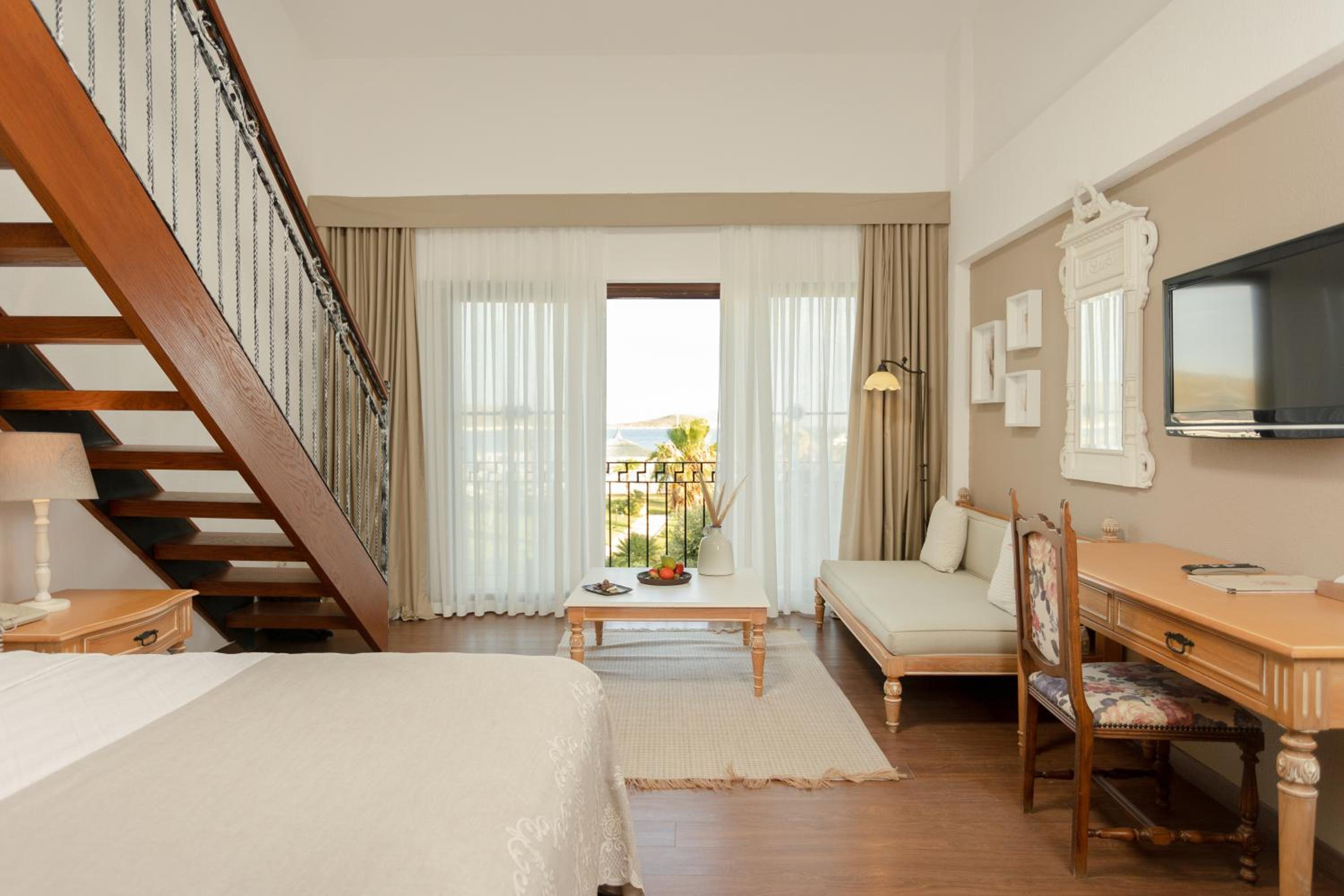 Family Room with Sea View - Photo 2
