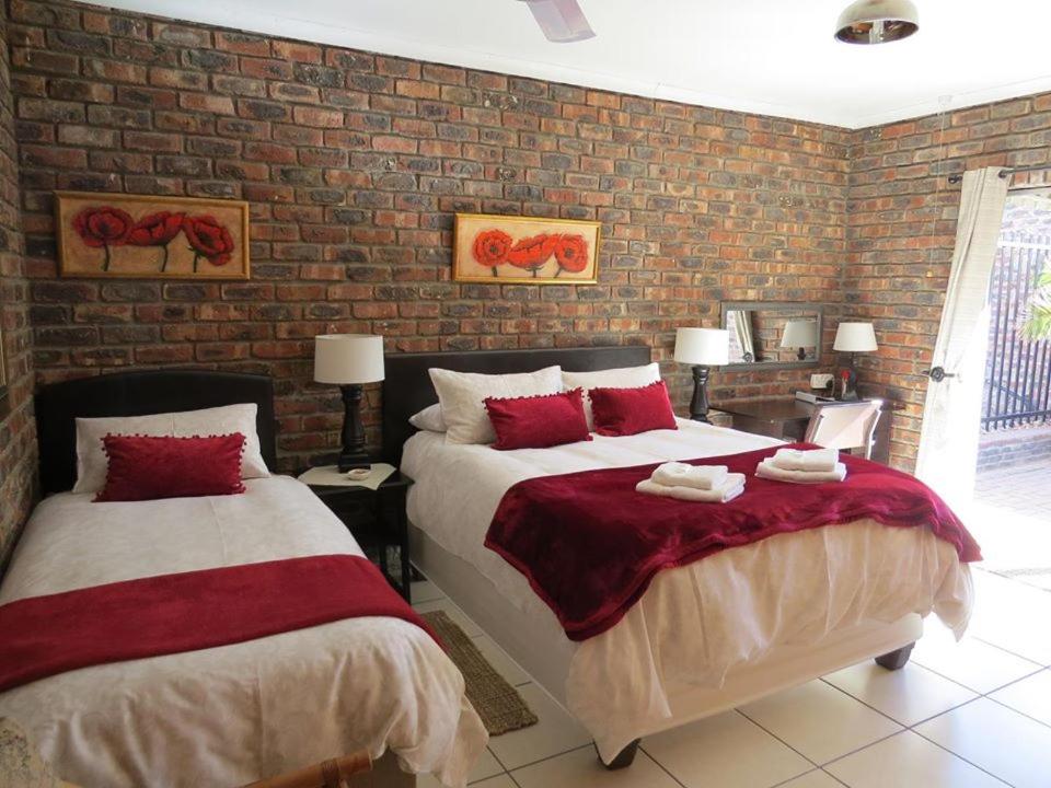 Double or Twin Room with Bathroom photo 2