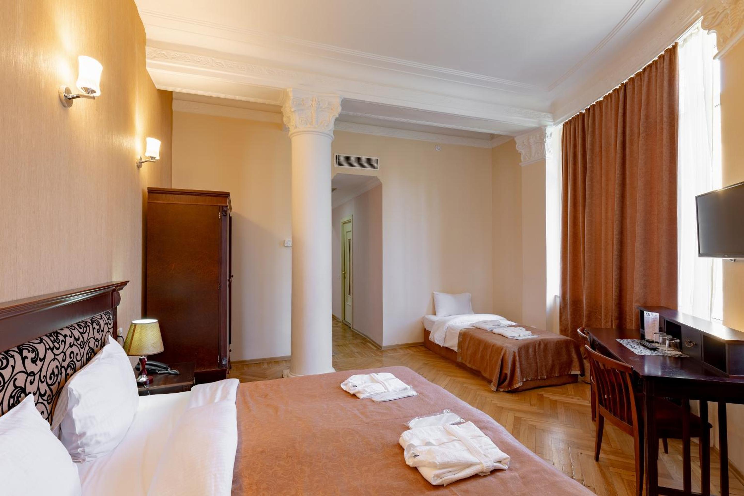 Double or Twin Room-With Full Board and 3 Treatments photo 3
