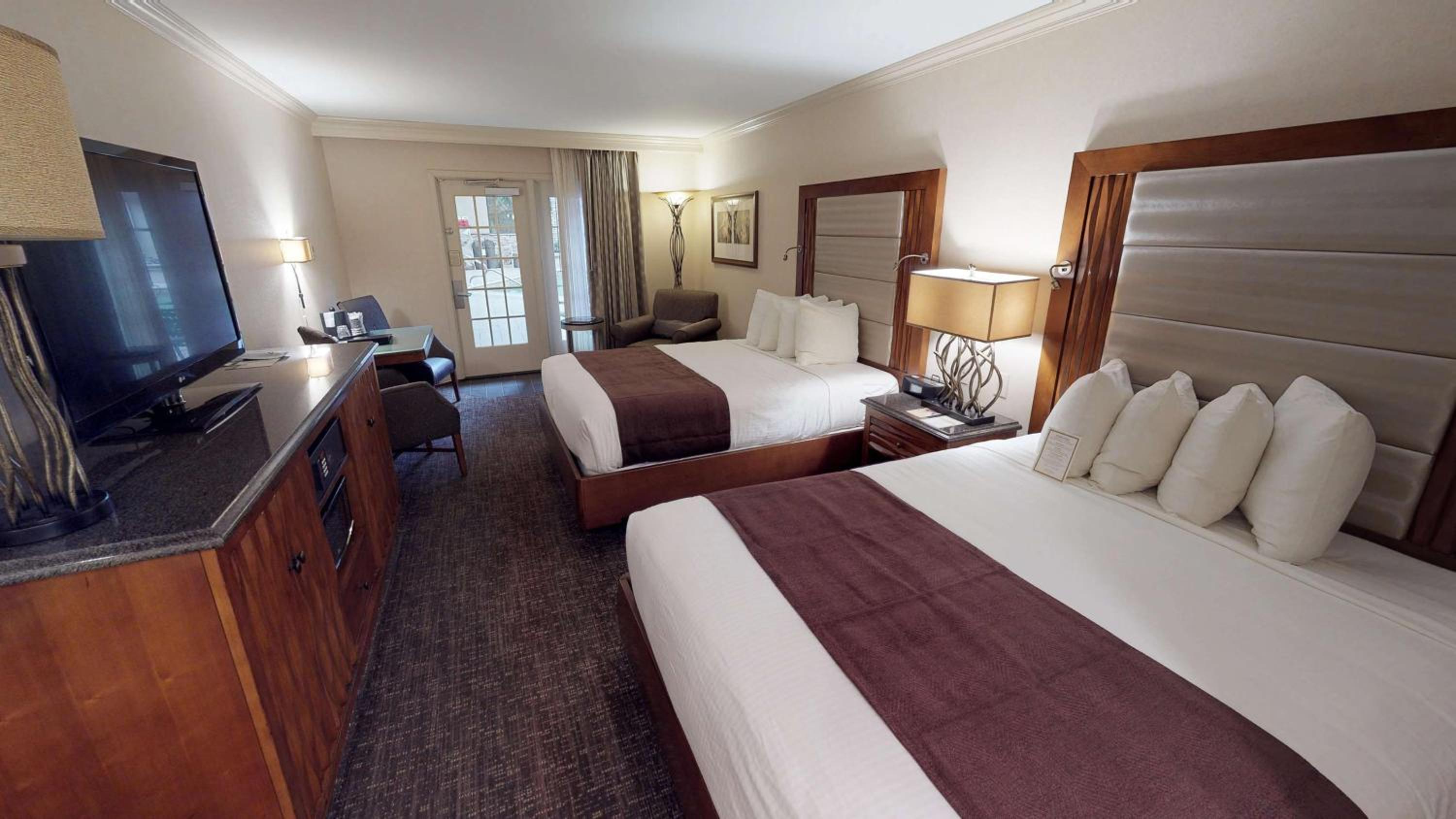 Queen Room with Two Queen Beds - Poolside - Photo 1