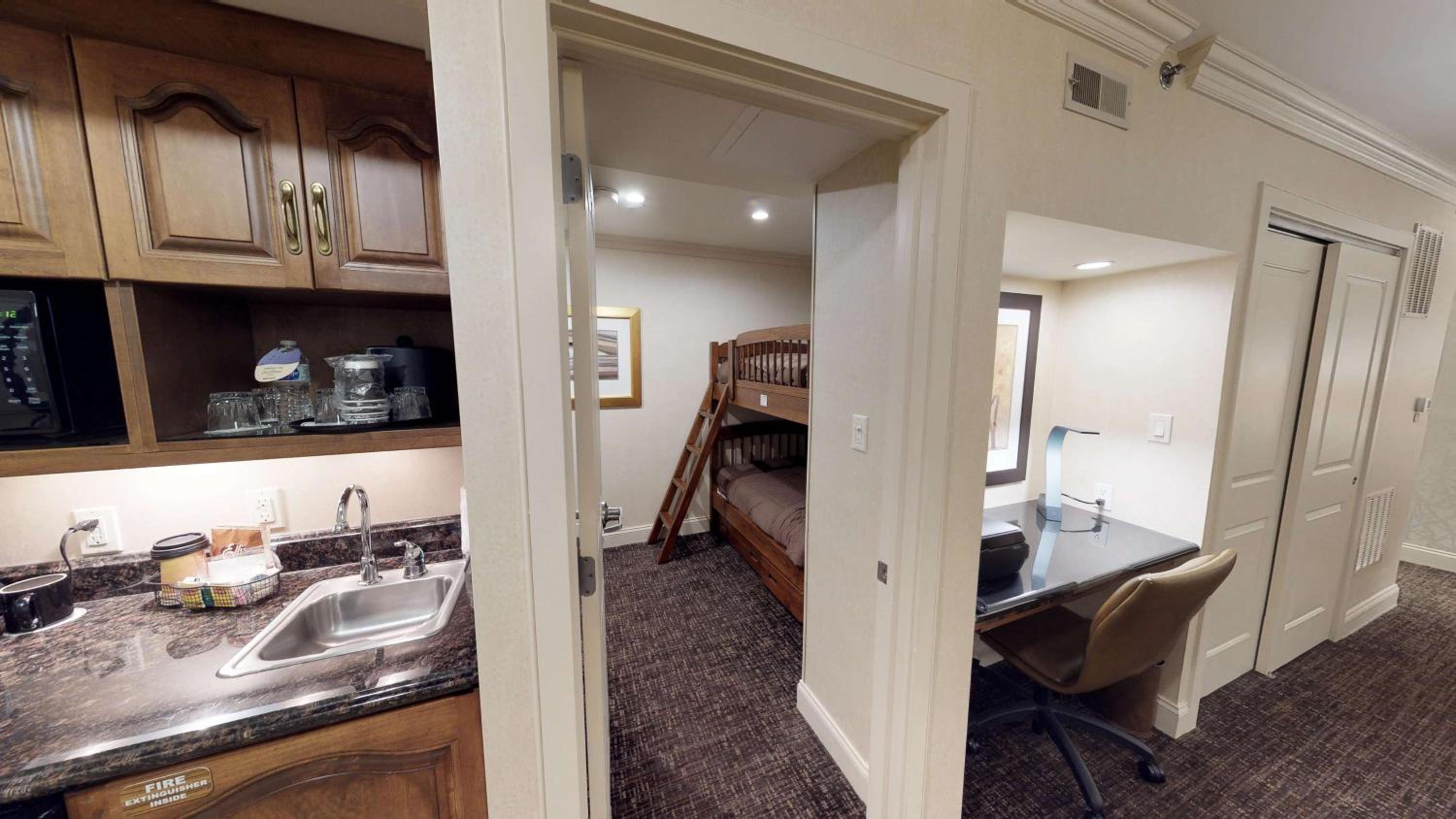 King Suite with Bunk Beds - Photo 4