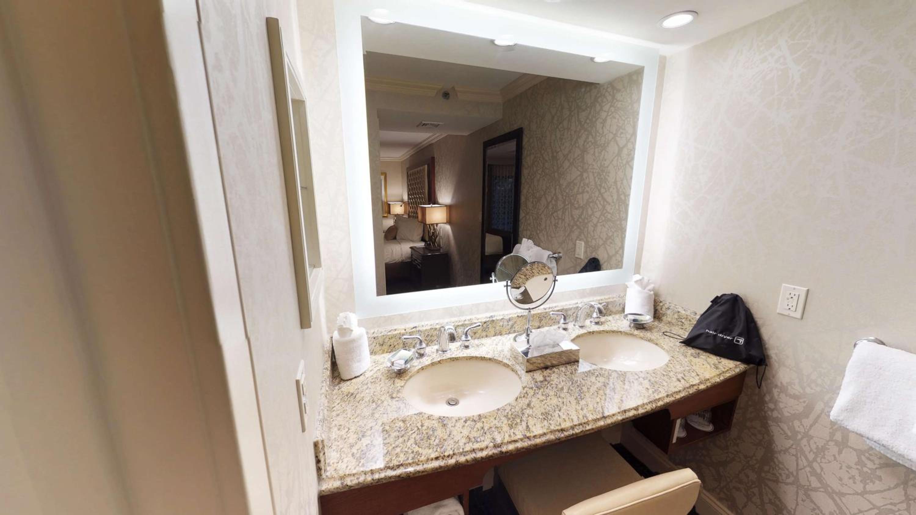 King Suite with Bunk Beds - Photo 2