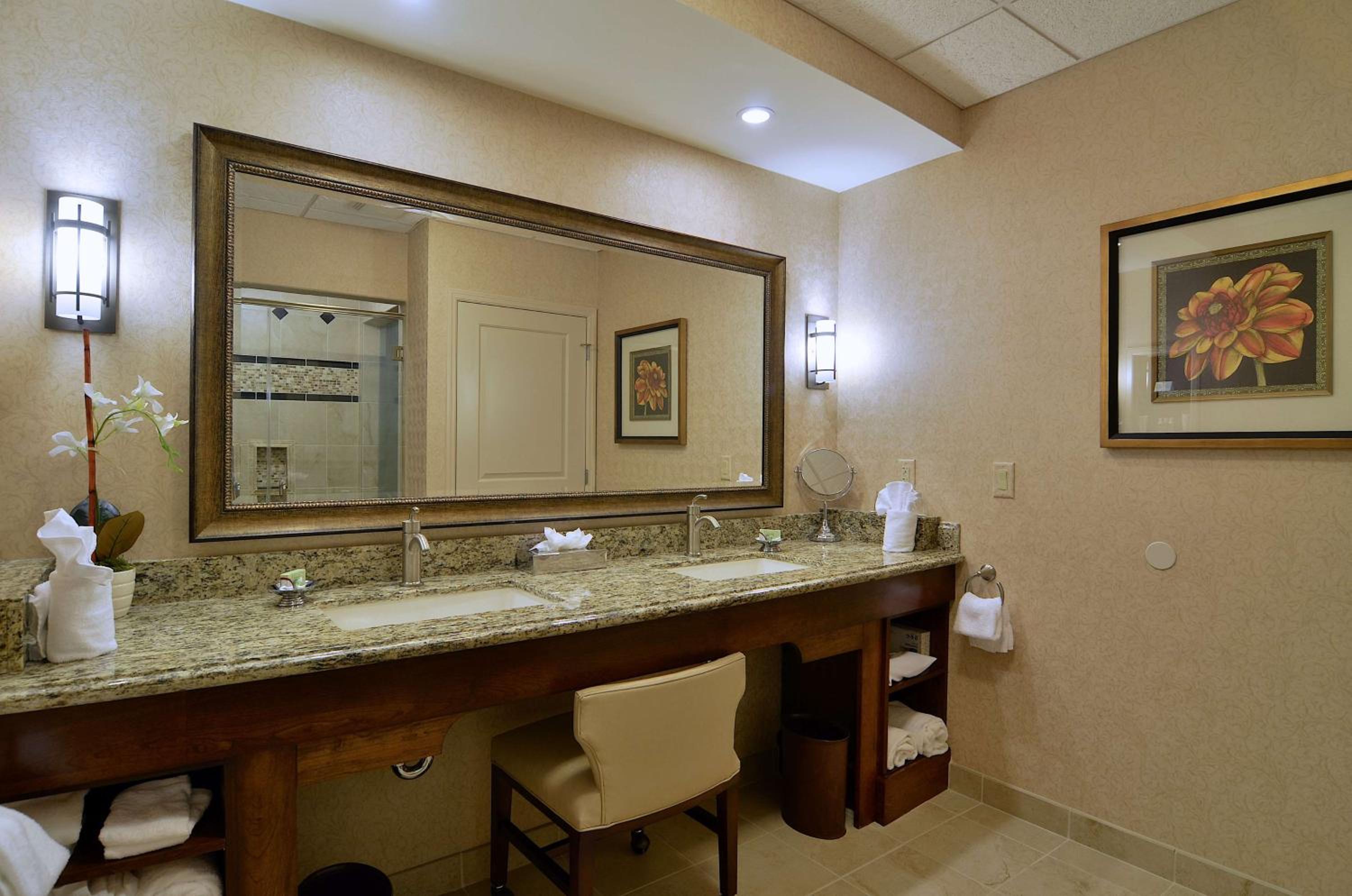 Suite - Photo 5