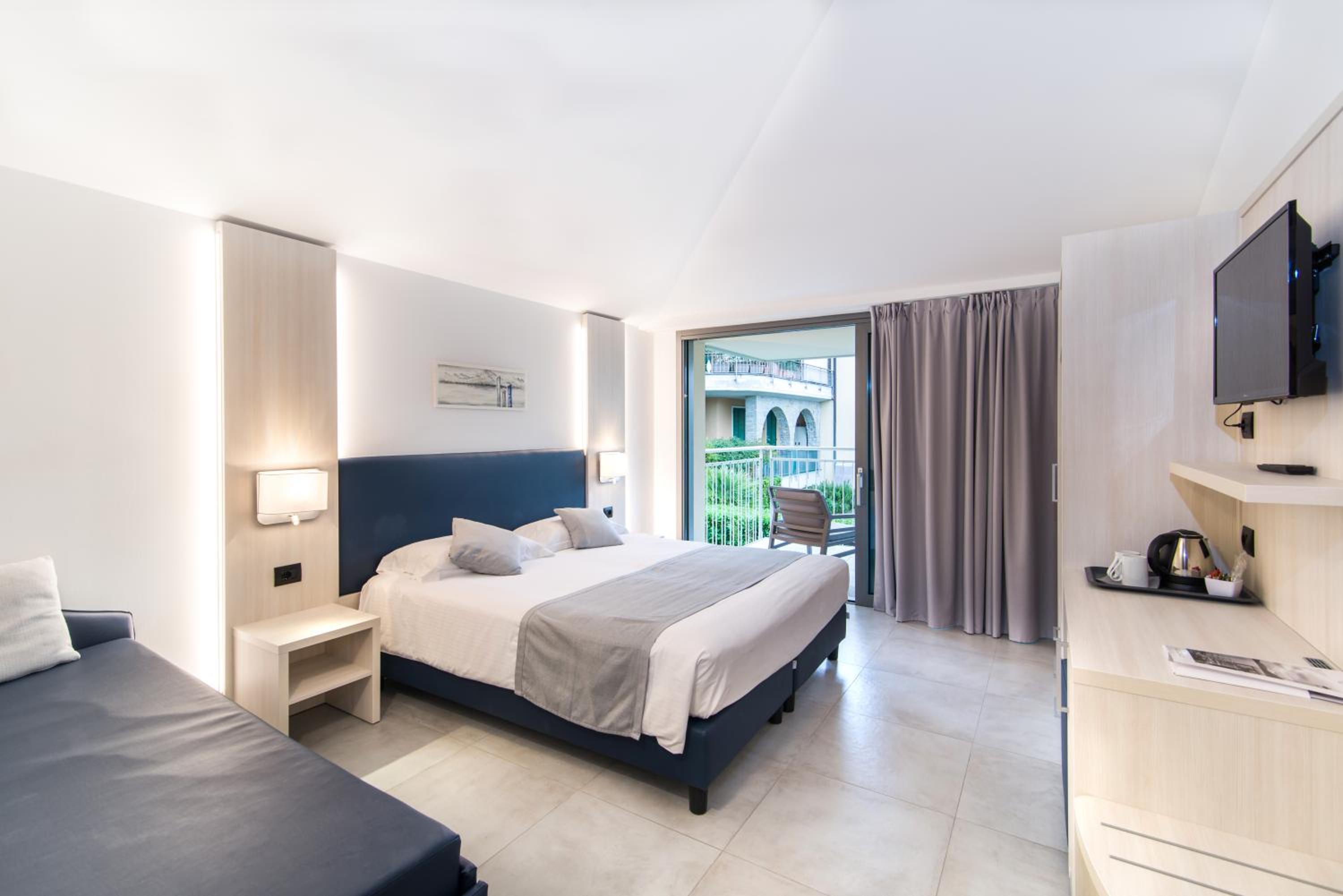 Triple Room with Balcony photo 2