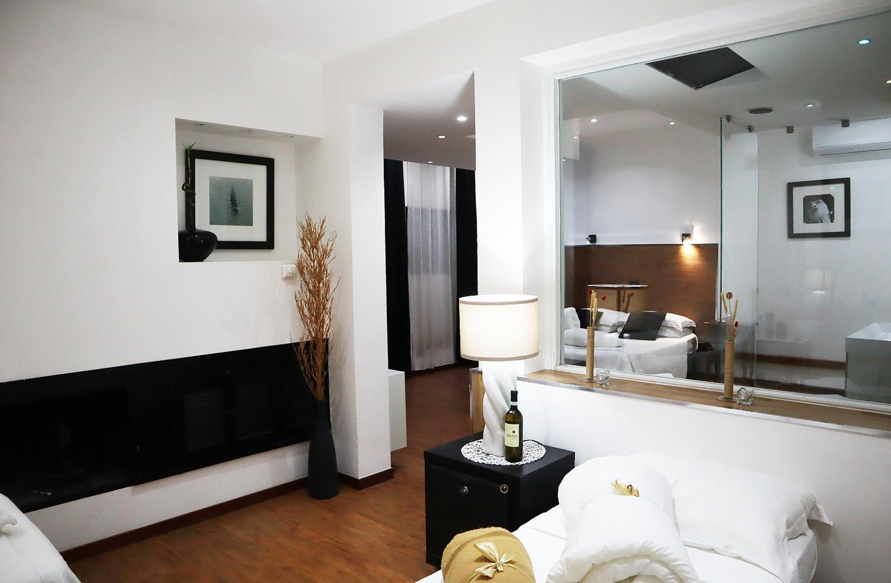 Superior Suite - Photo 11