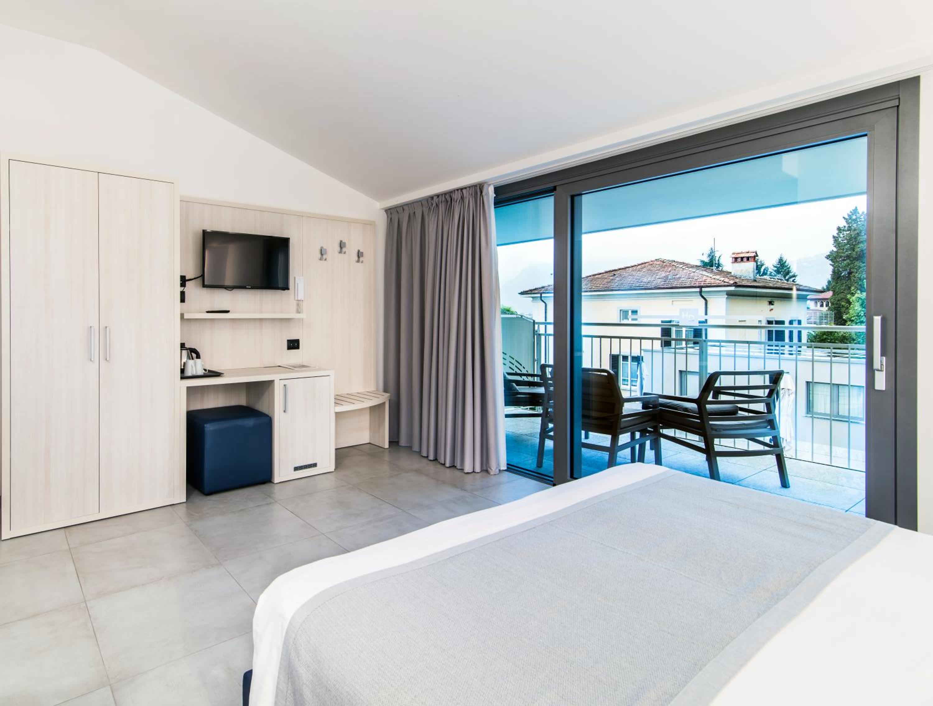 Double or Twin Room with Balcony photo 3