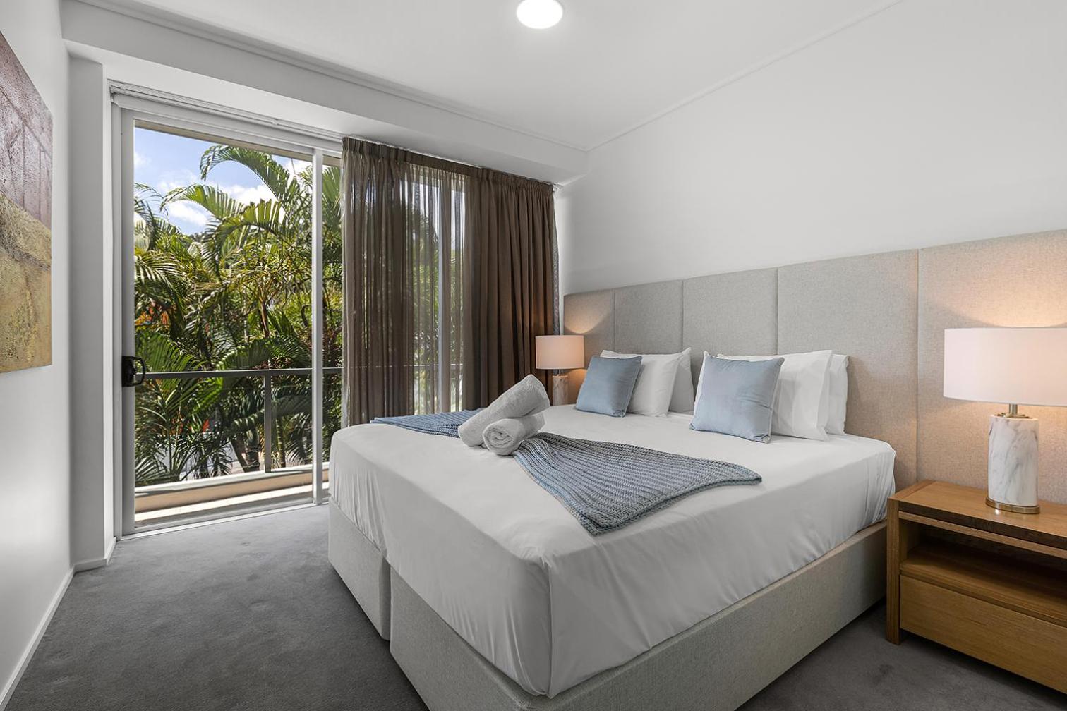 3 Bedroom 2 Bathroom Waterfront Penthouse