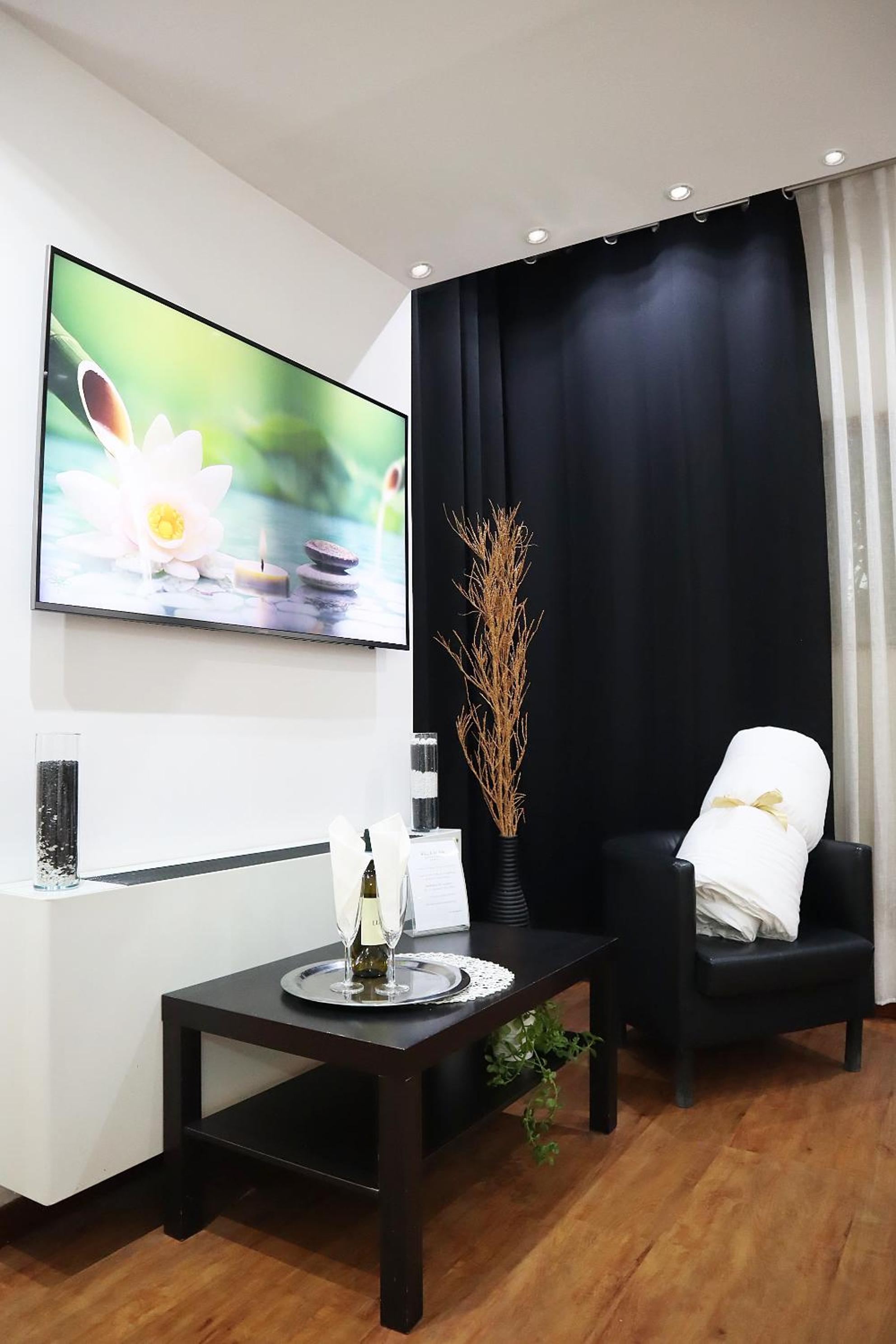 Superior Suite - Photo 8
