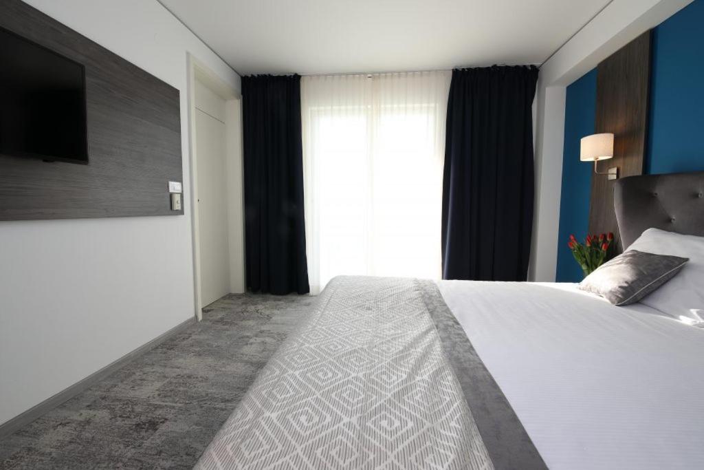 Comfort Double Room thumbnail 5