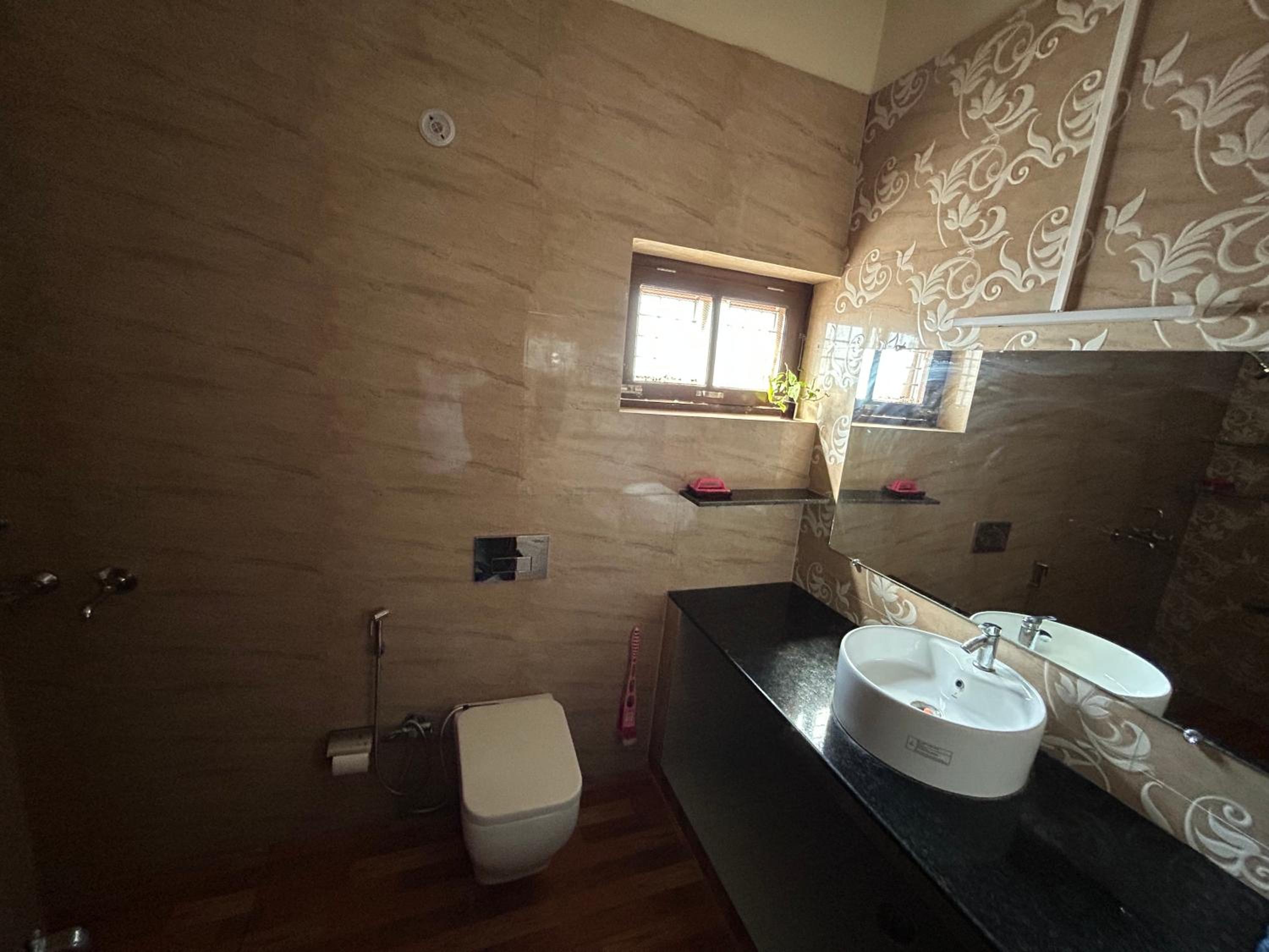 Deluxe Double Room (2 Adults + 1 Child) photo 3