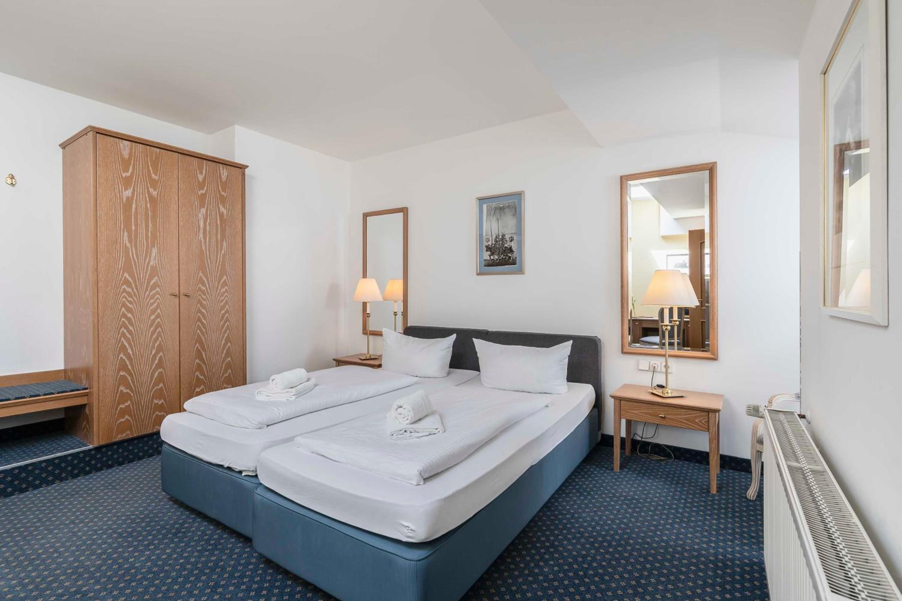Double Room - Photo 7