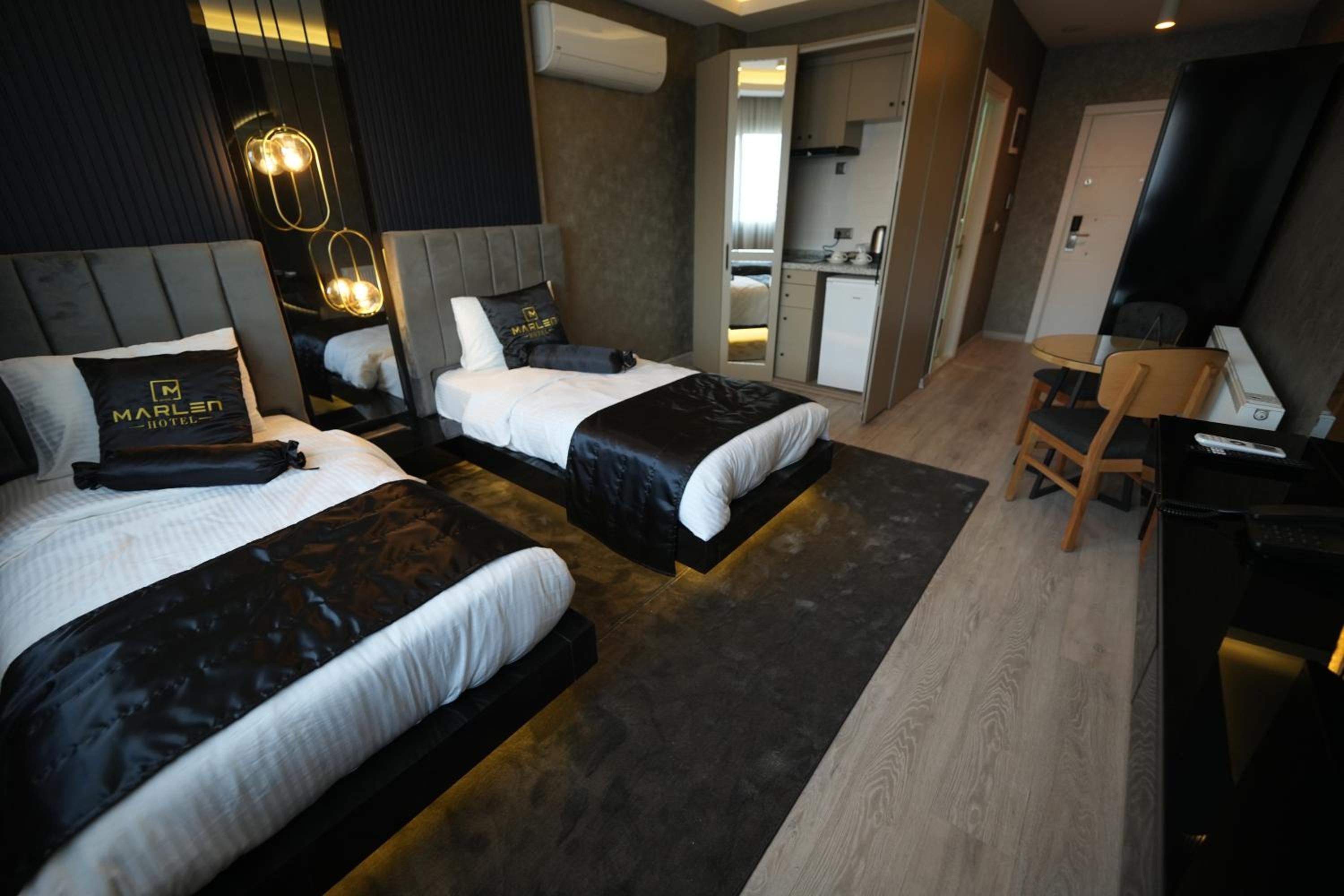Standard Double Room with Two Double Beds - Photo 3