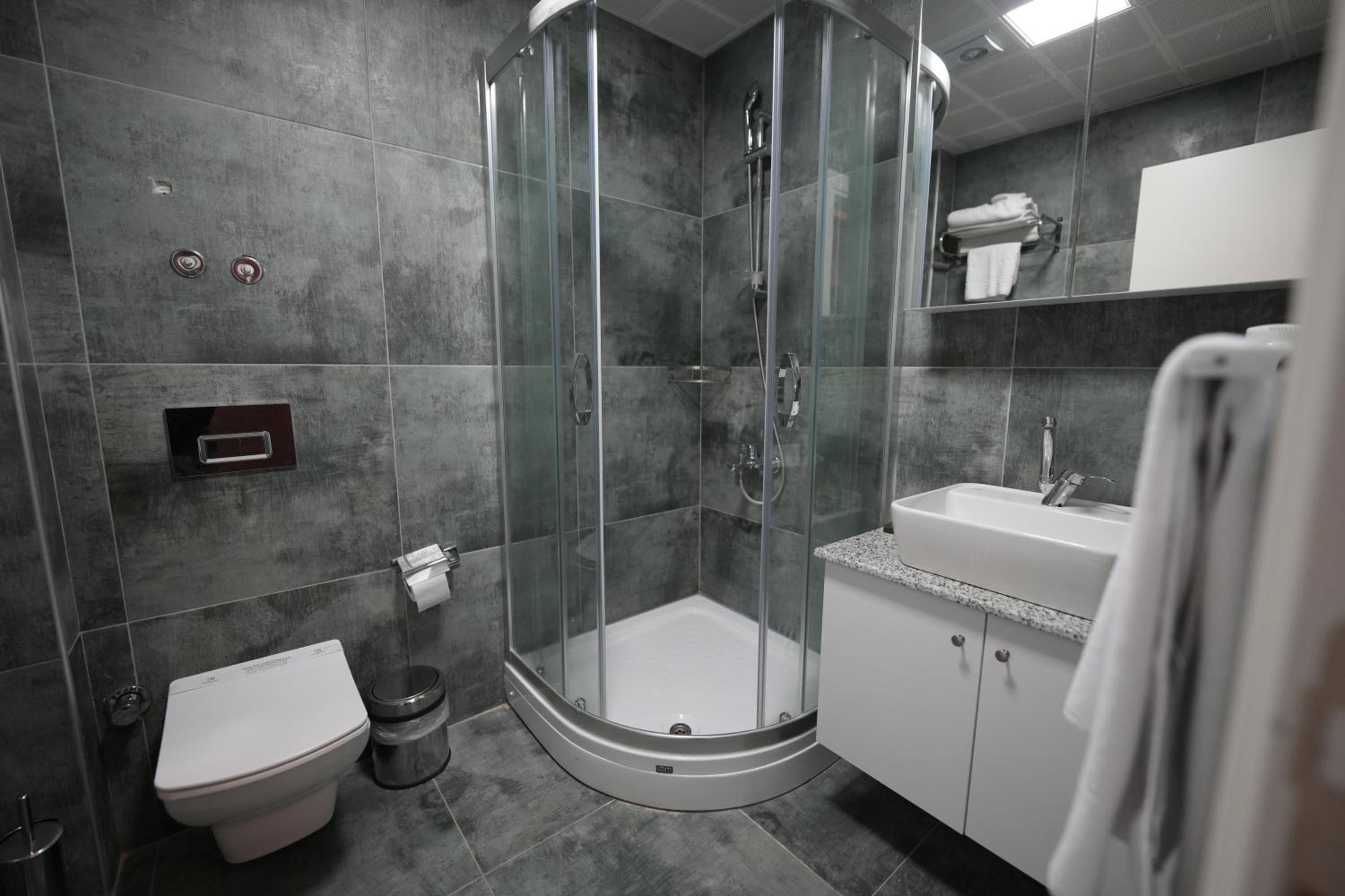 Standard Double Room - Photo 8