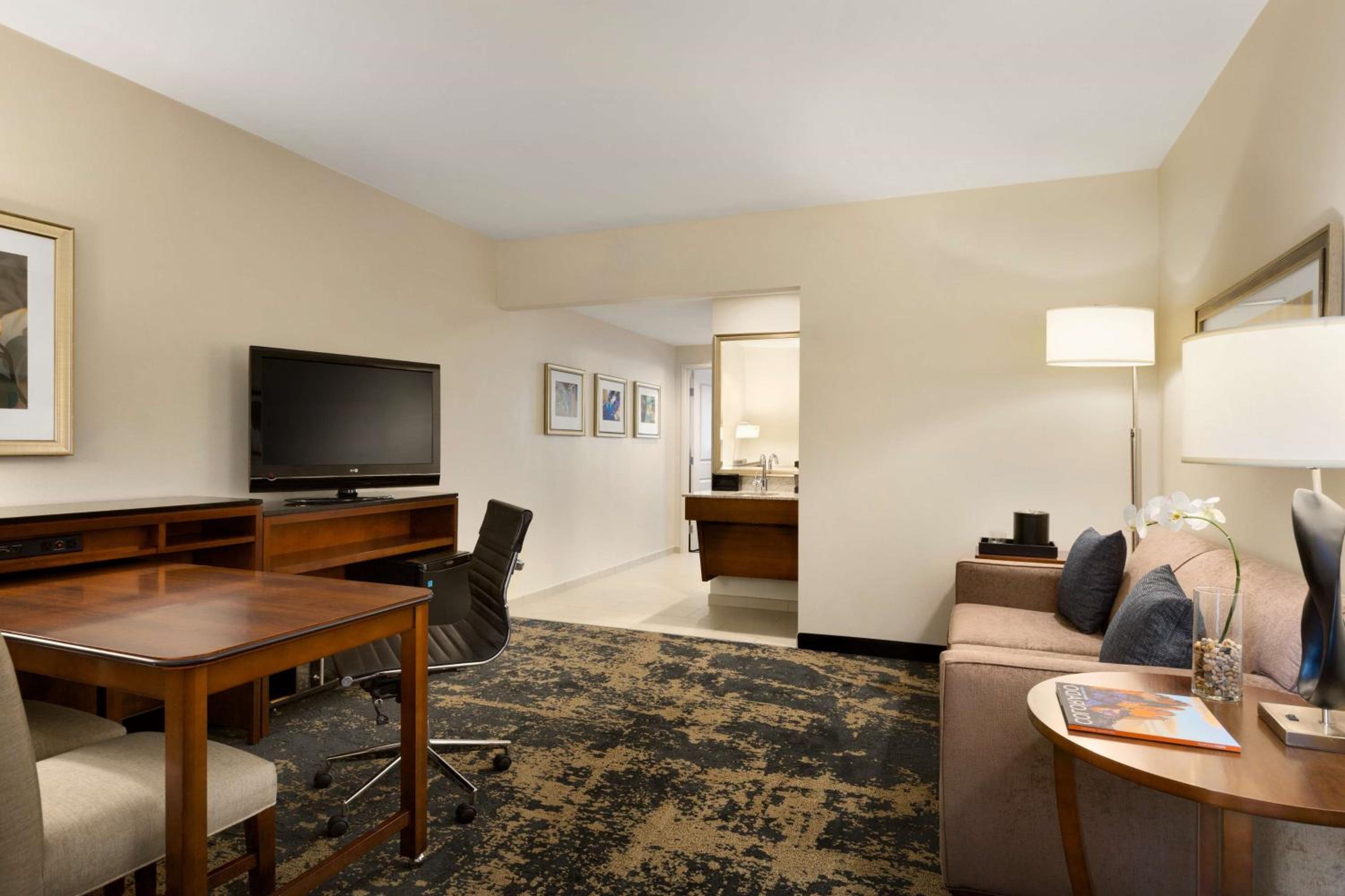 Suite with Two Queen Beds - Mobility and Hearing Access/Non-Smoking - Photo 3