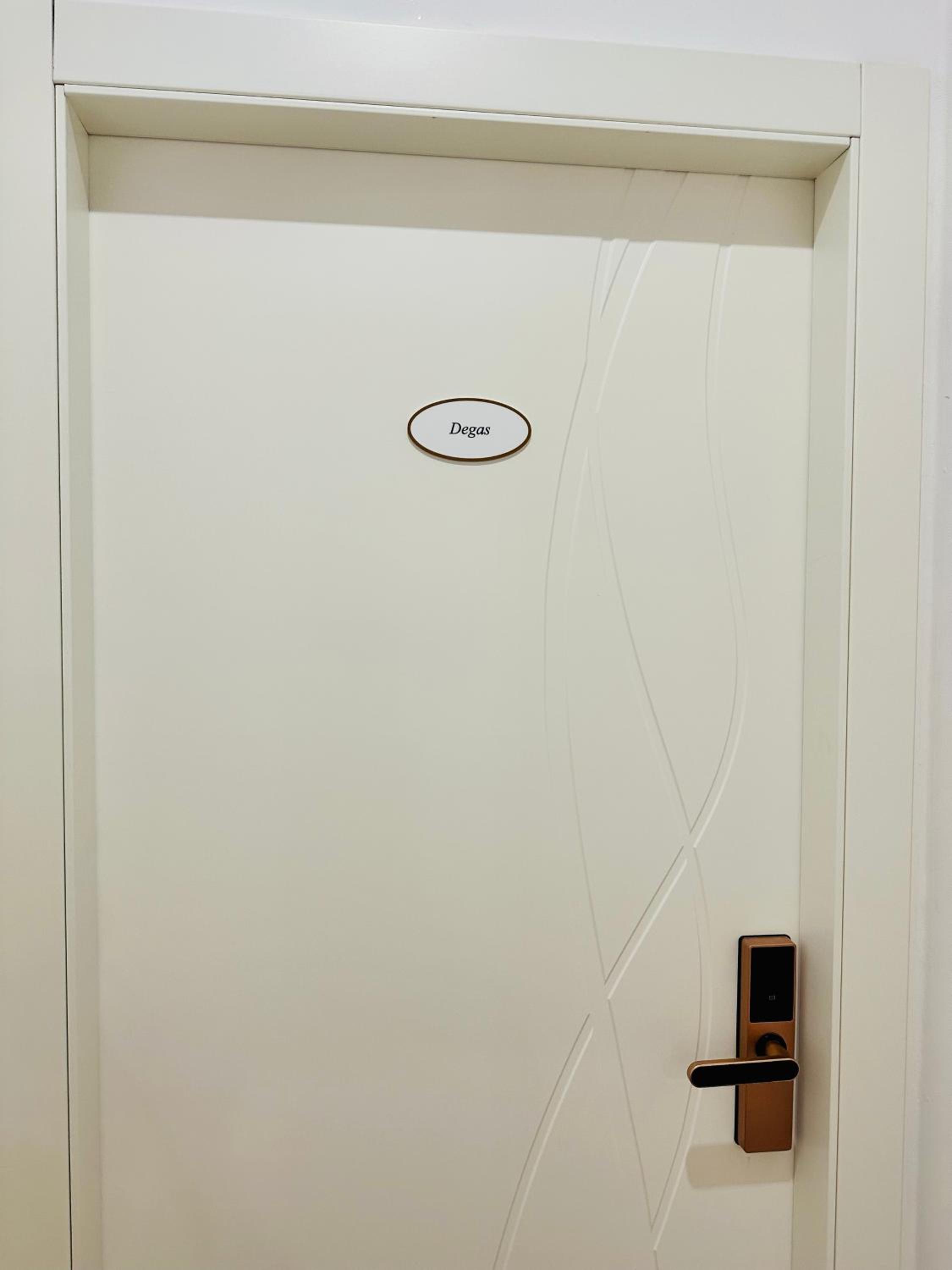 Deluxe Double Room with Side Sea View - Photo 15