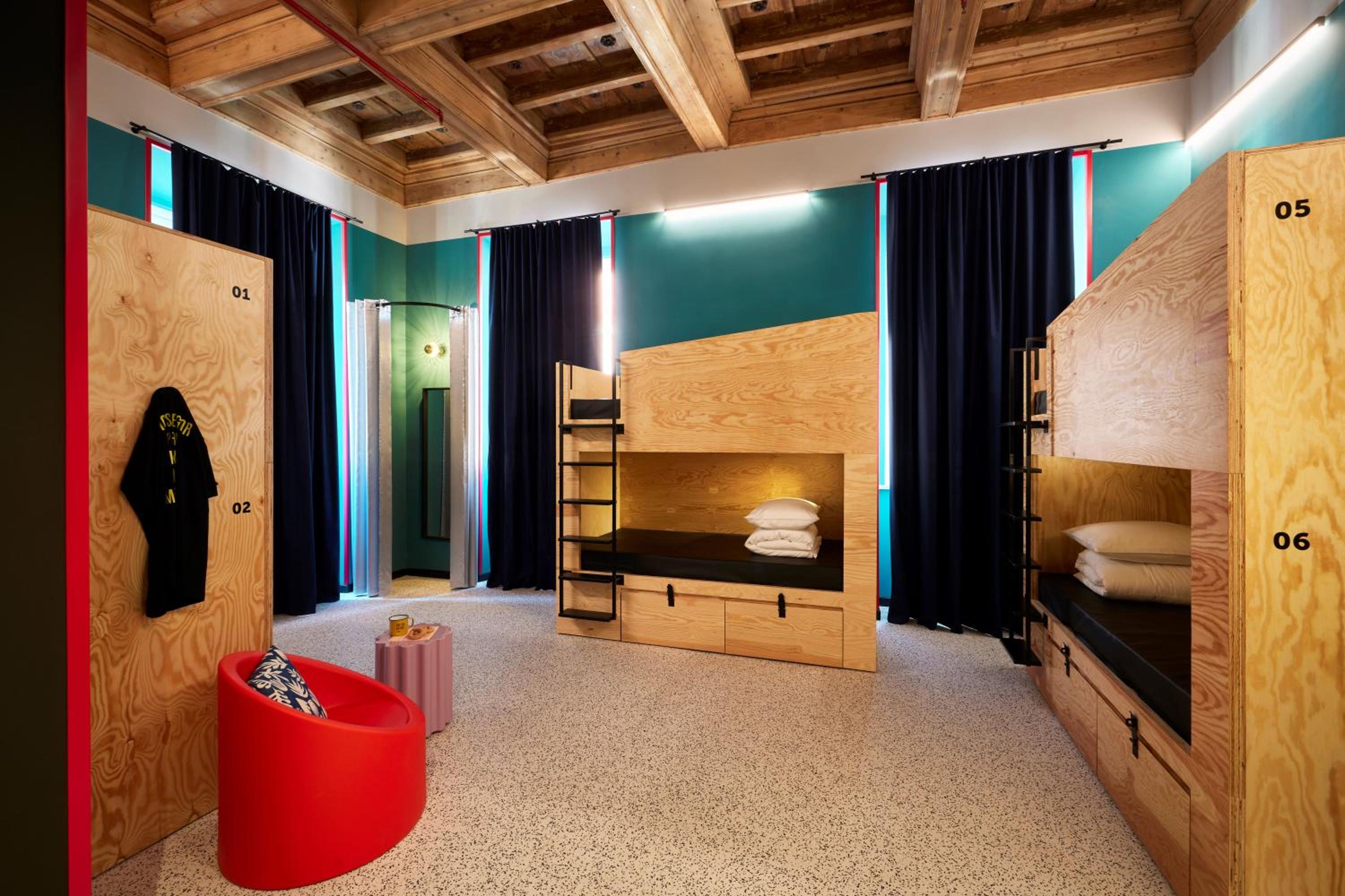 Bed in 8-Bed Mixed Dormitory Room photo 1