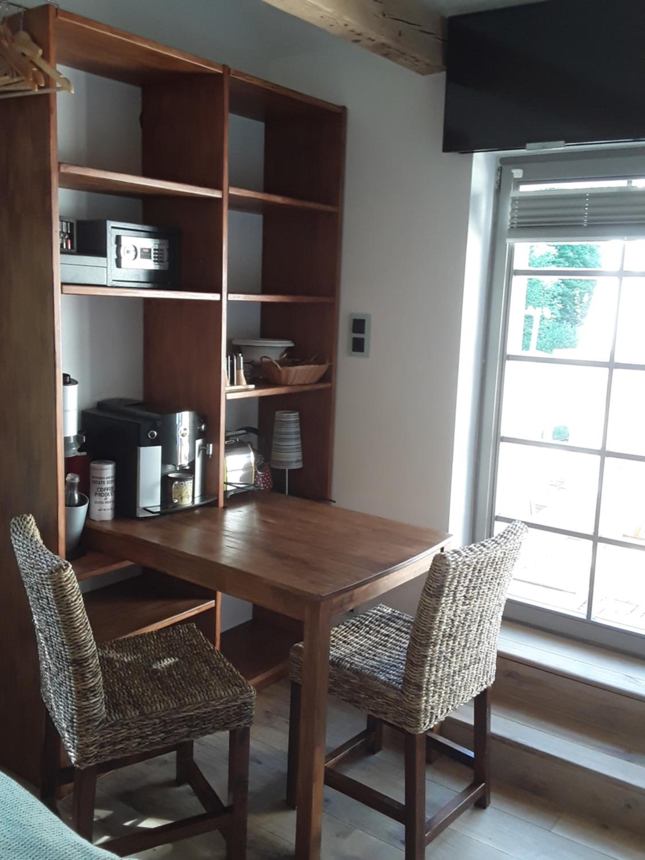 Apartment with Balcony photo 2