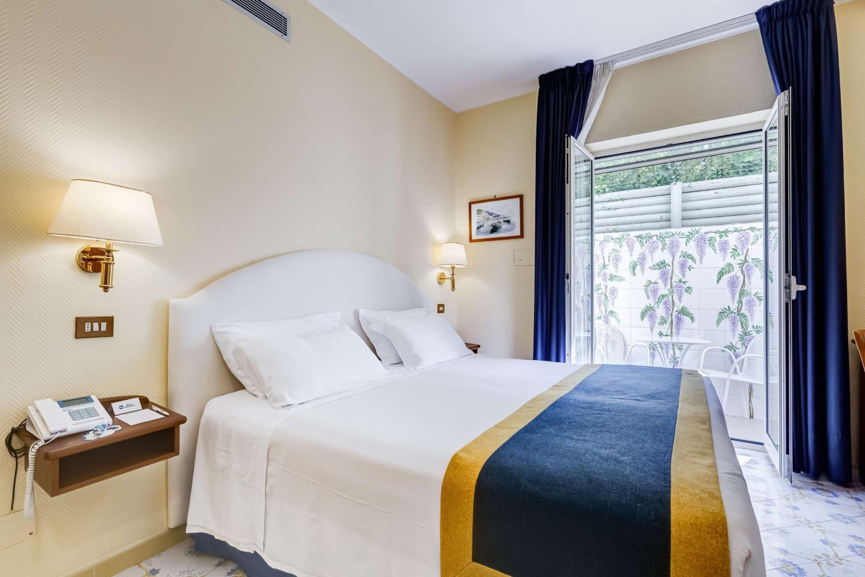 Economy Queen Room