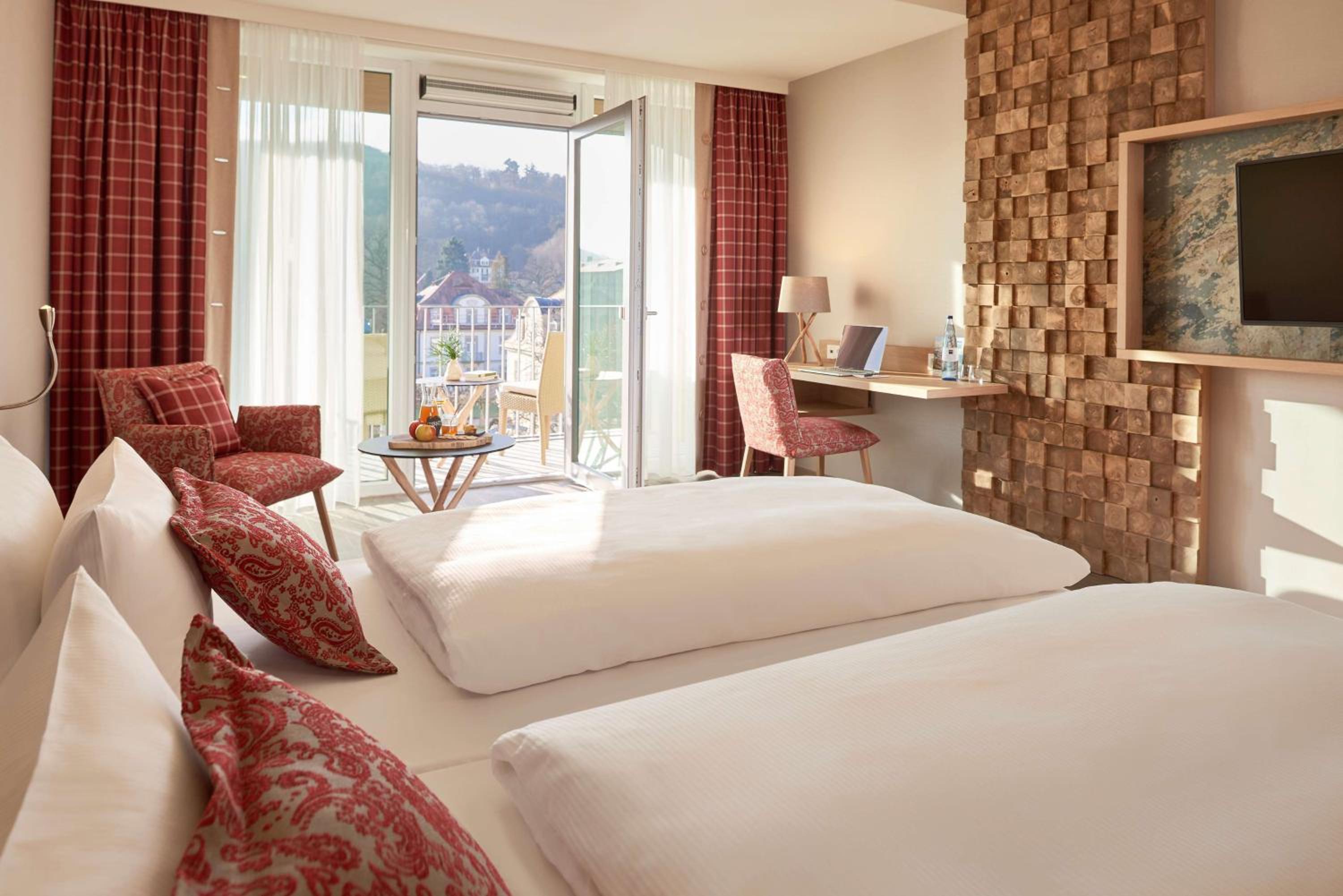Deluxe Double Room with Balcony Park Wing - Photo 1