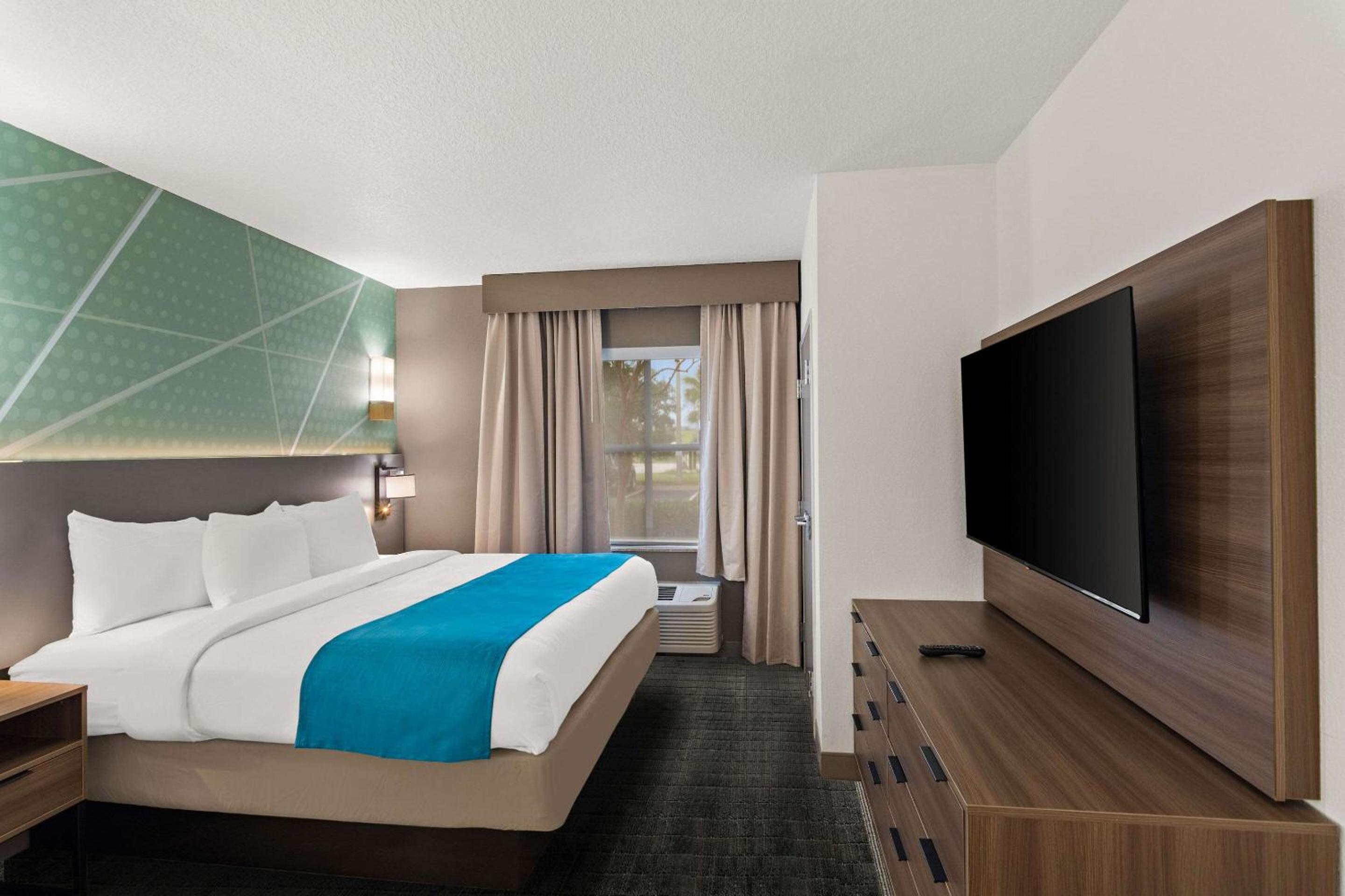King Suite with Sofa Bed - Photo 1