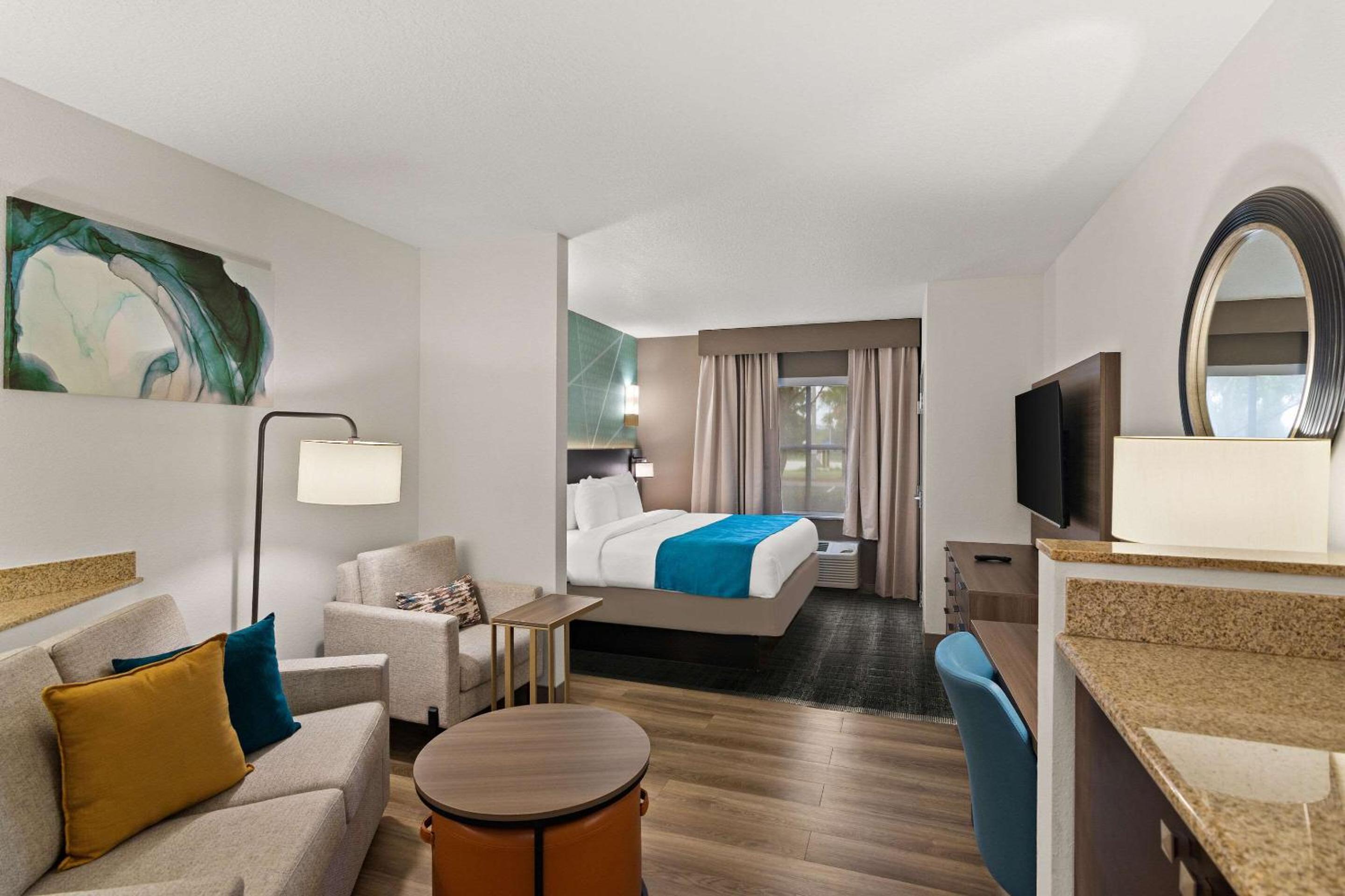 King Suite with Sofa Bed - Photo 2