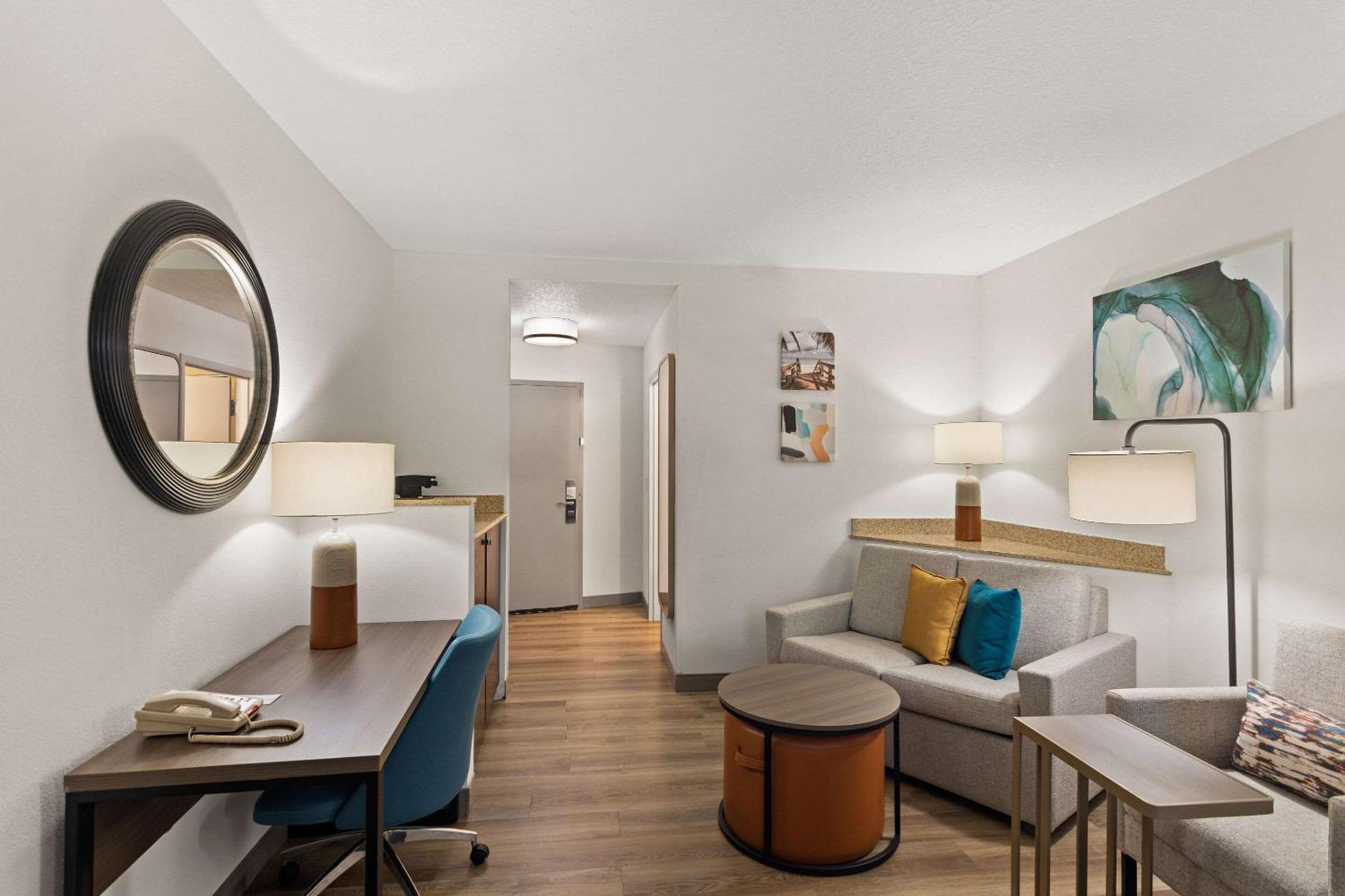 King Suite with Sofa Bed - Photo 3