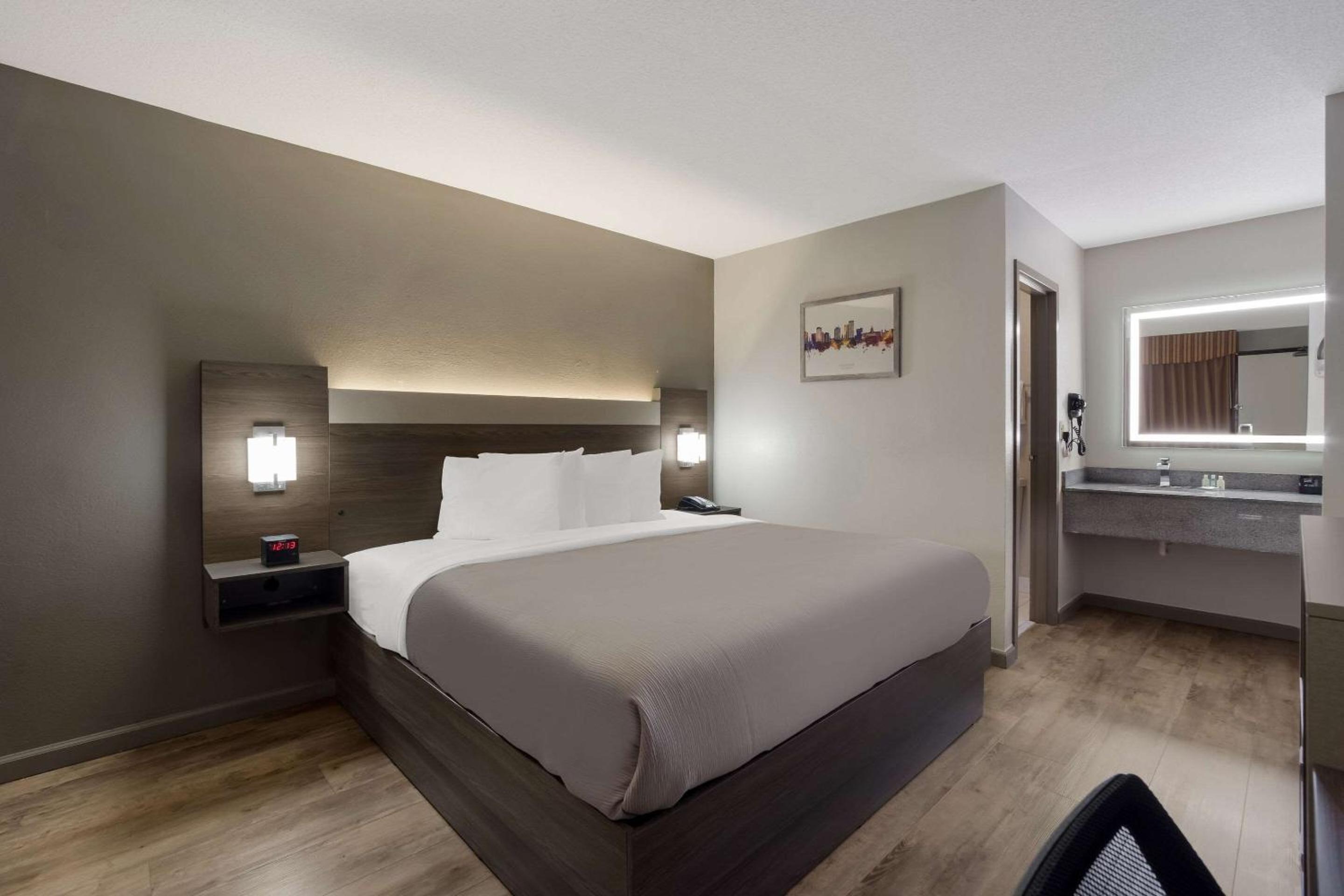 King Room - Non-Smoking