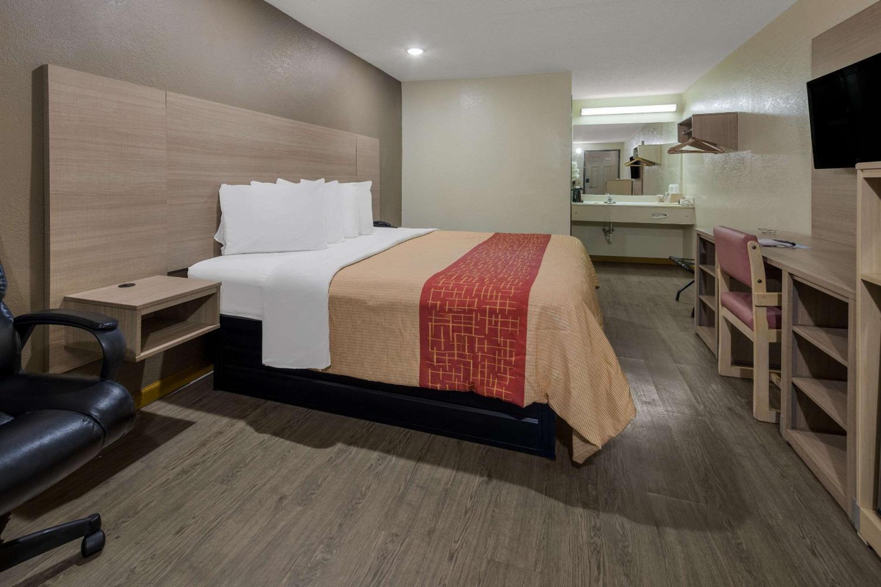 King Room - Non-Smoking - Photo 1