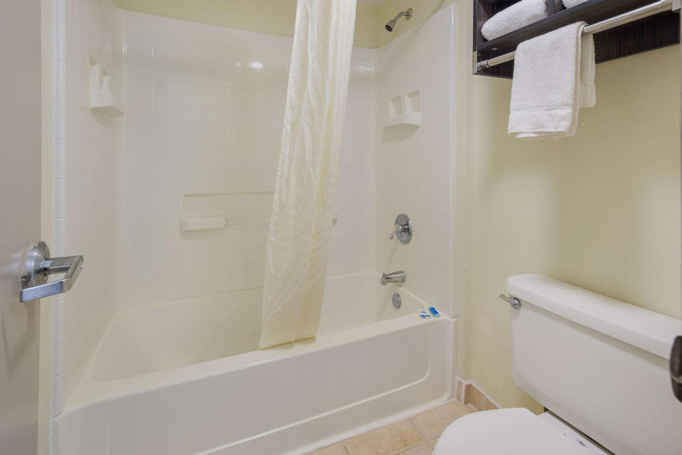 King Room - Non-Smoking - Photo 7