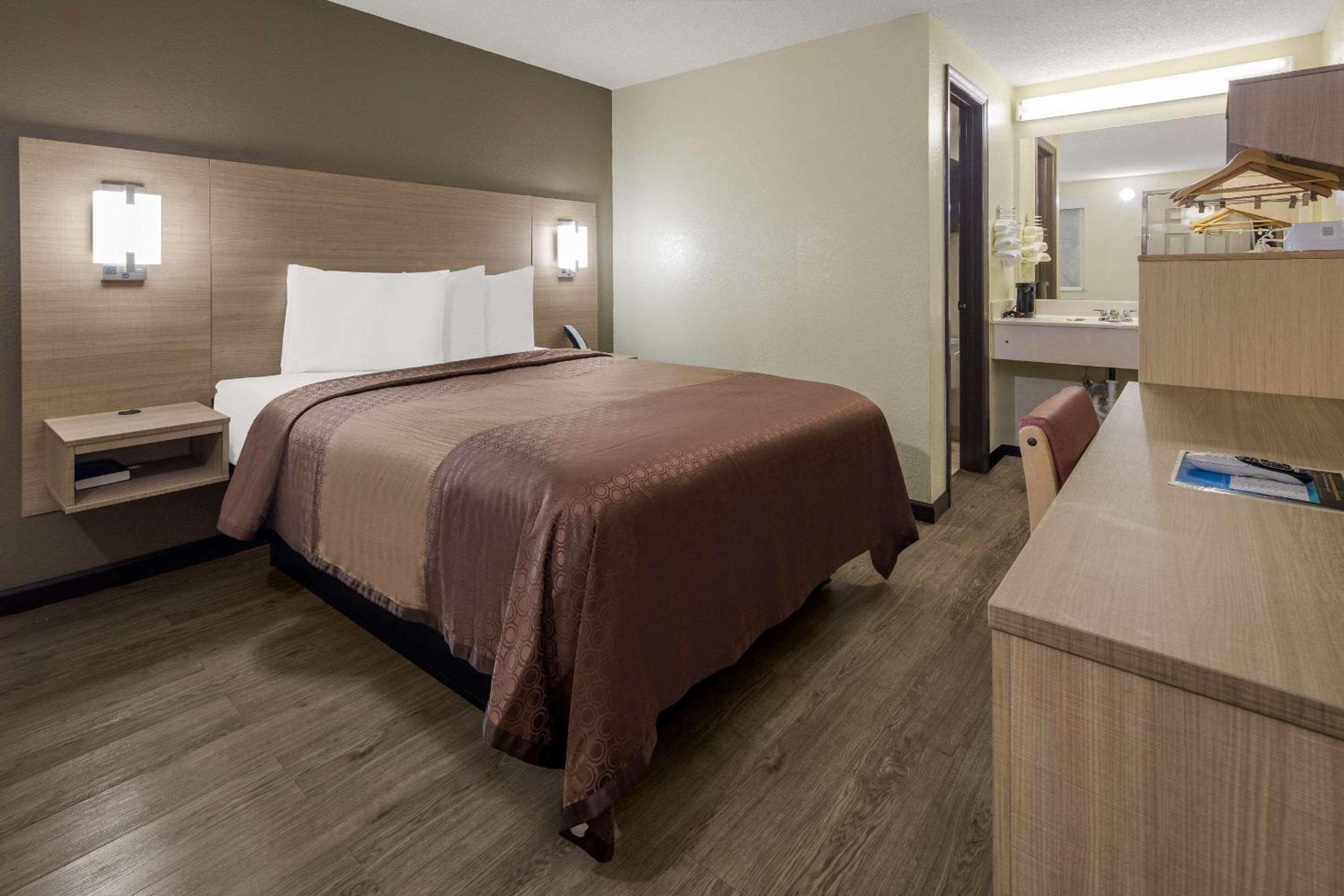 Double Room With One Double Bed -  Non-Smoking - Photo 1
