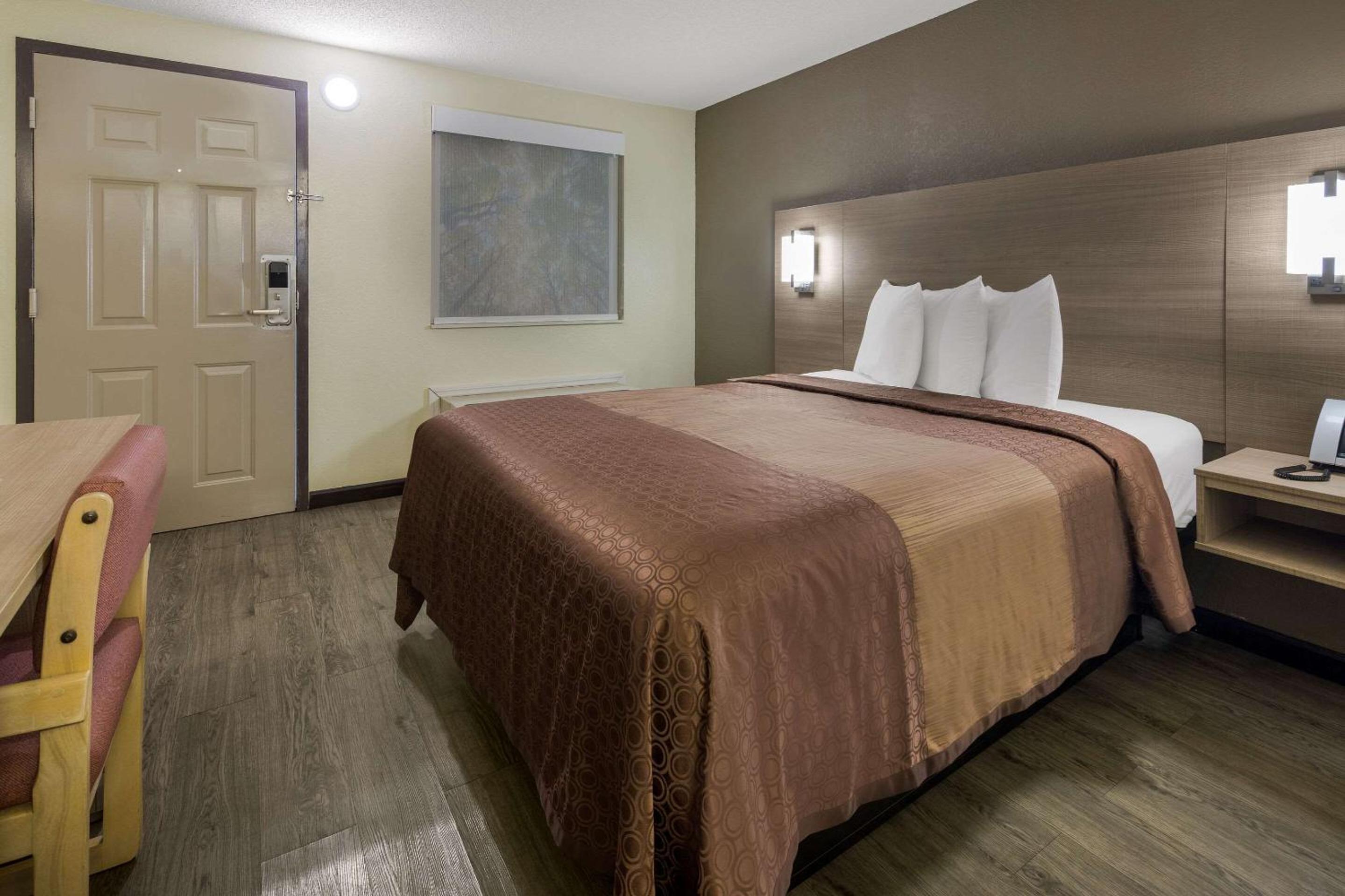 Double Room With One Double Bed -  Non-Smoking - Photo 2