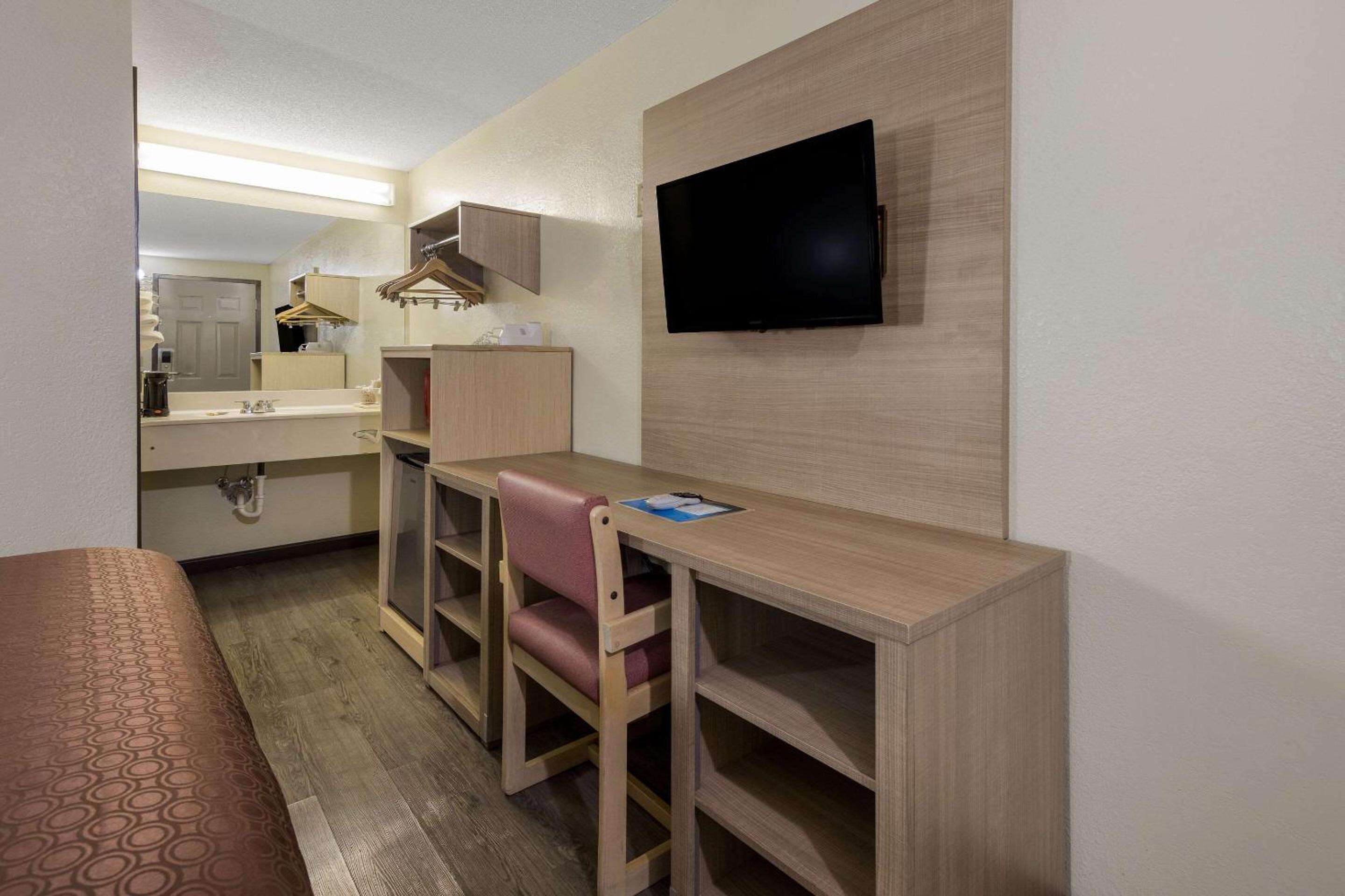 Double Room With One Double Bed -  Non-Smoking - Photo 7