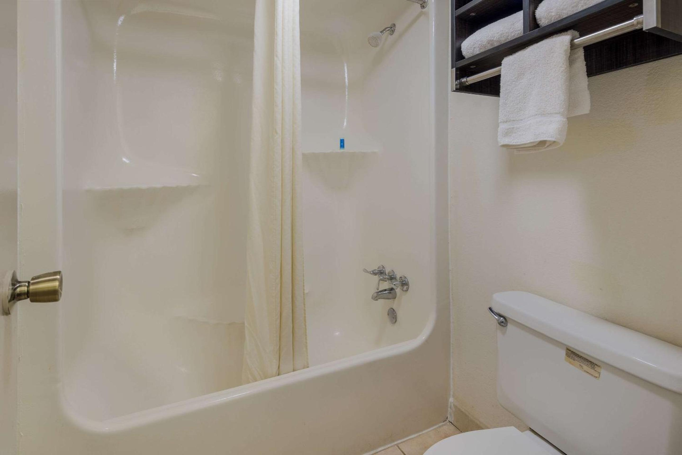 Double Room With One Double Bed -  Non-Smoking - Photo 3
