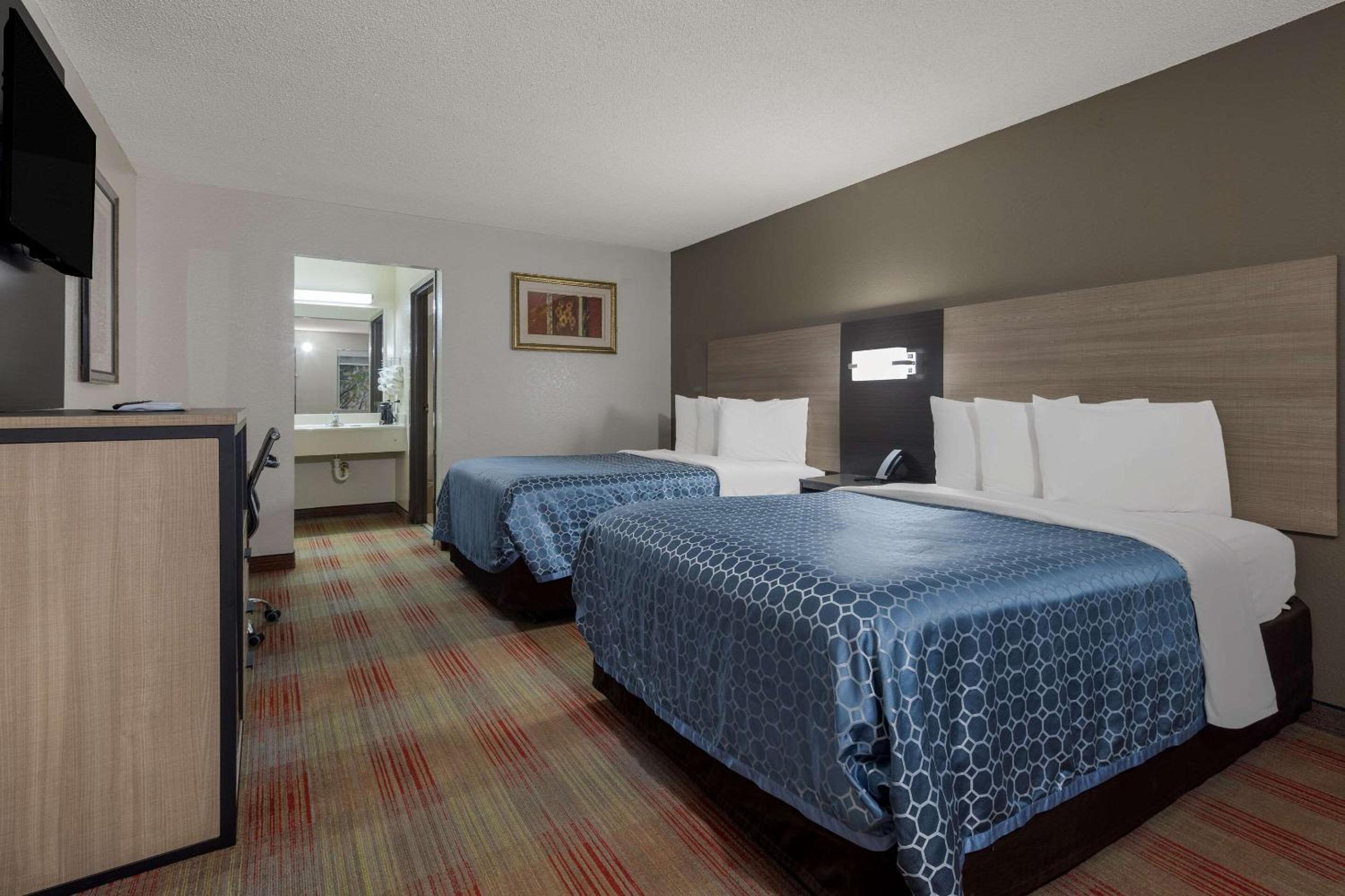 Double Room with Two Double Beds - Non-Smoking - Photo 9