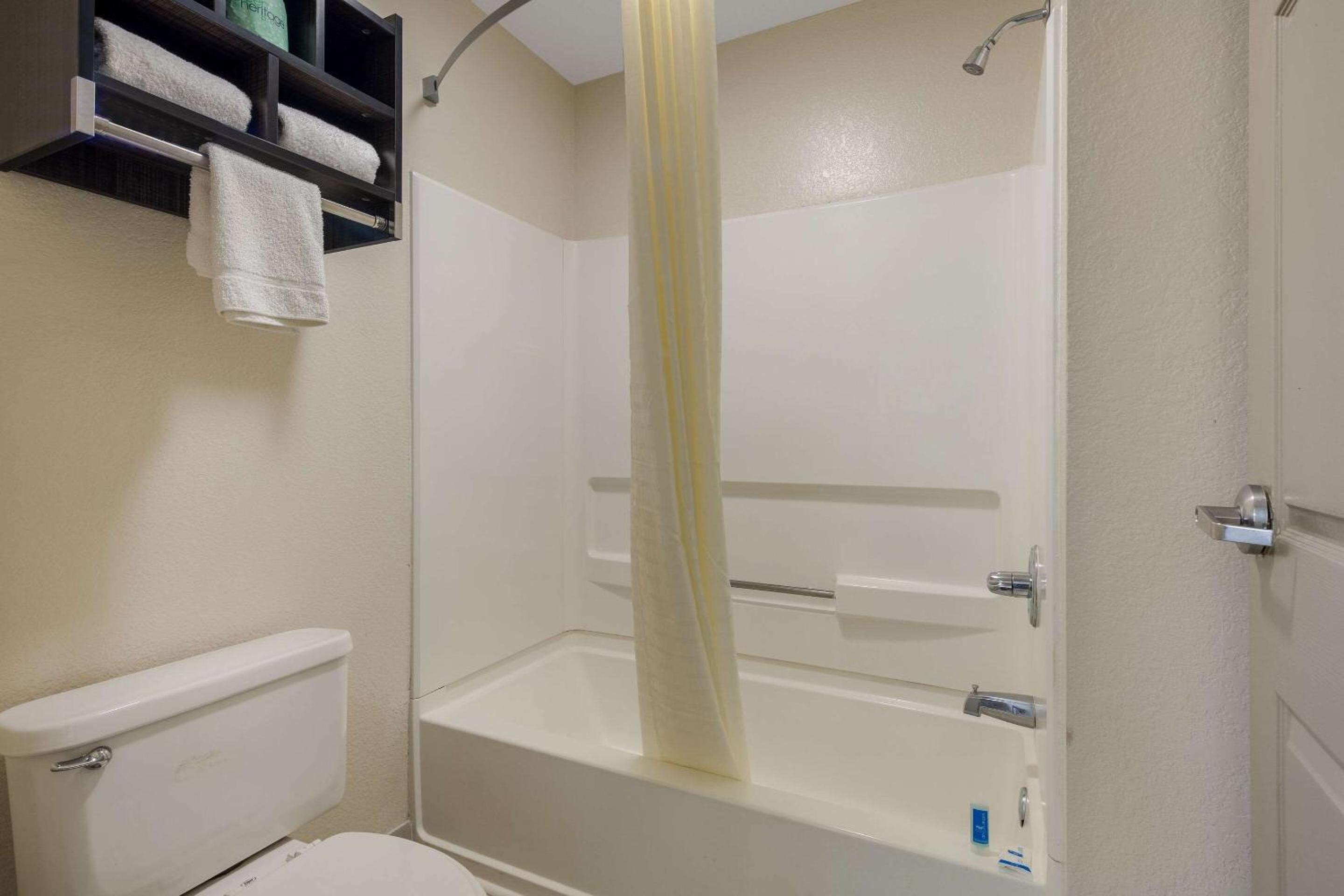 Double Room with Two Double Beds - Non-Smoking - Photo 3
