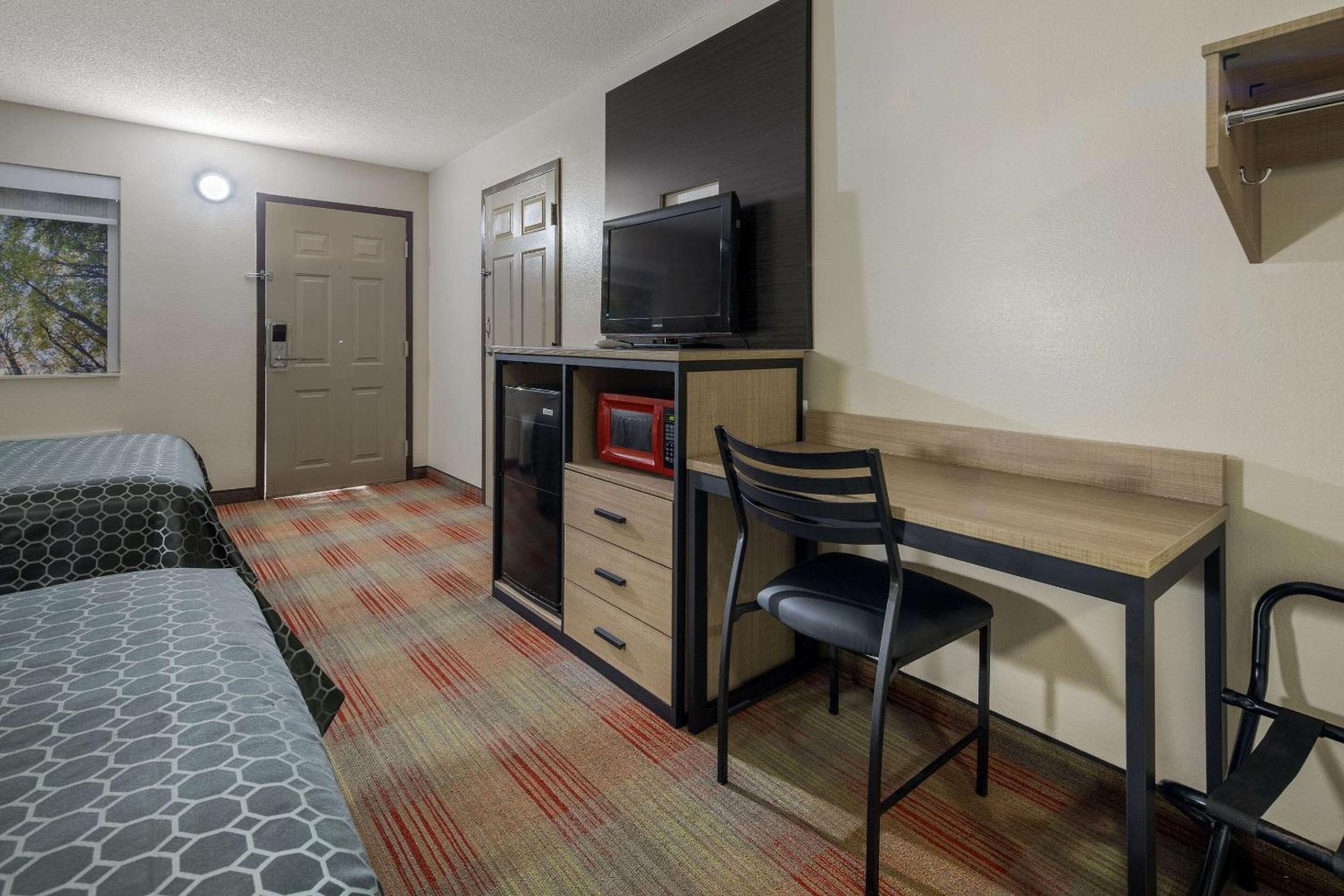 Double Room with Two Double Beds - Non-Smoking - Photo 5