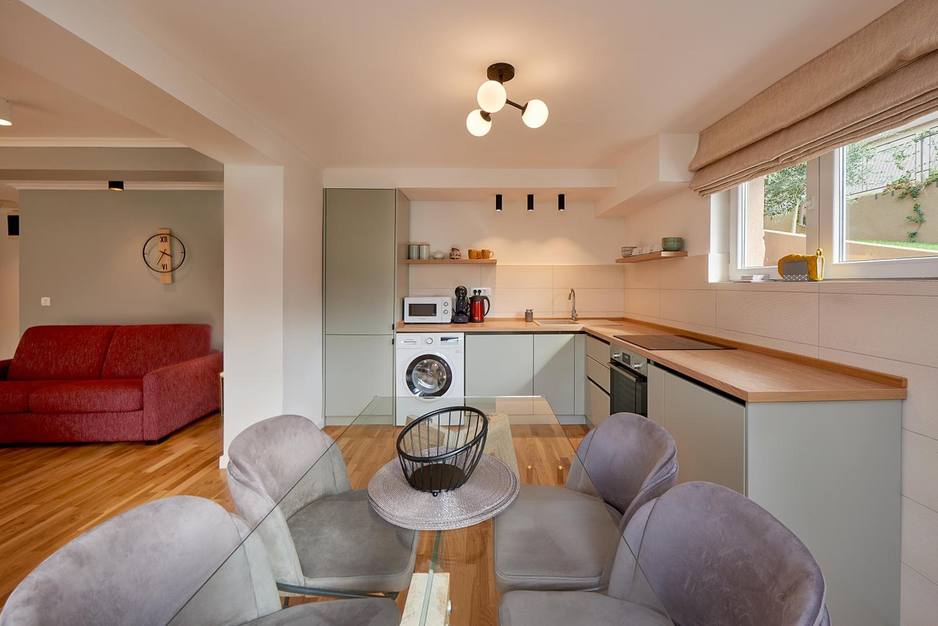 One-Bedroom Apartment photo 2