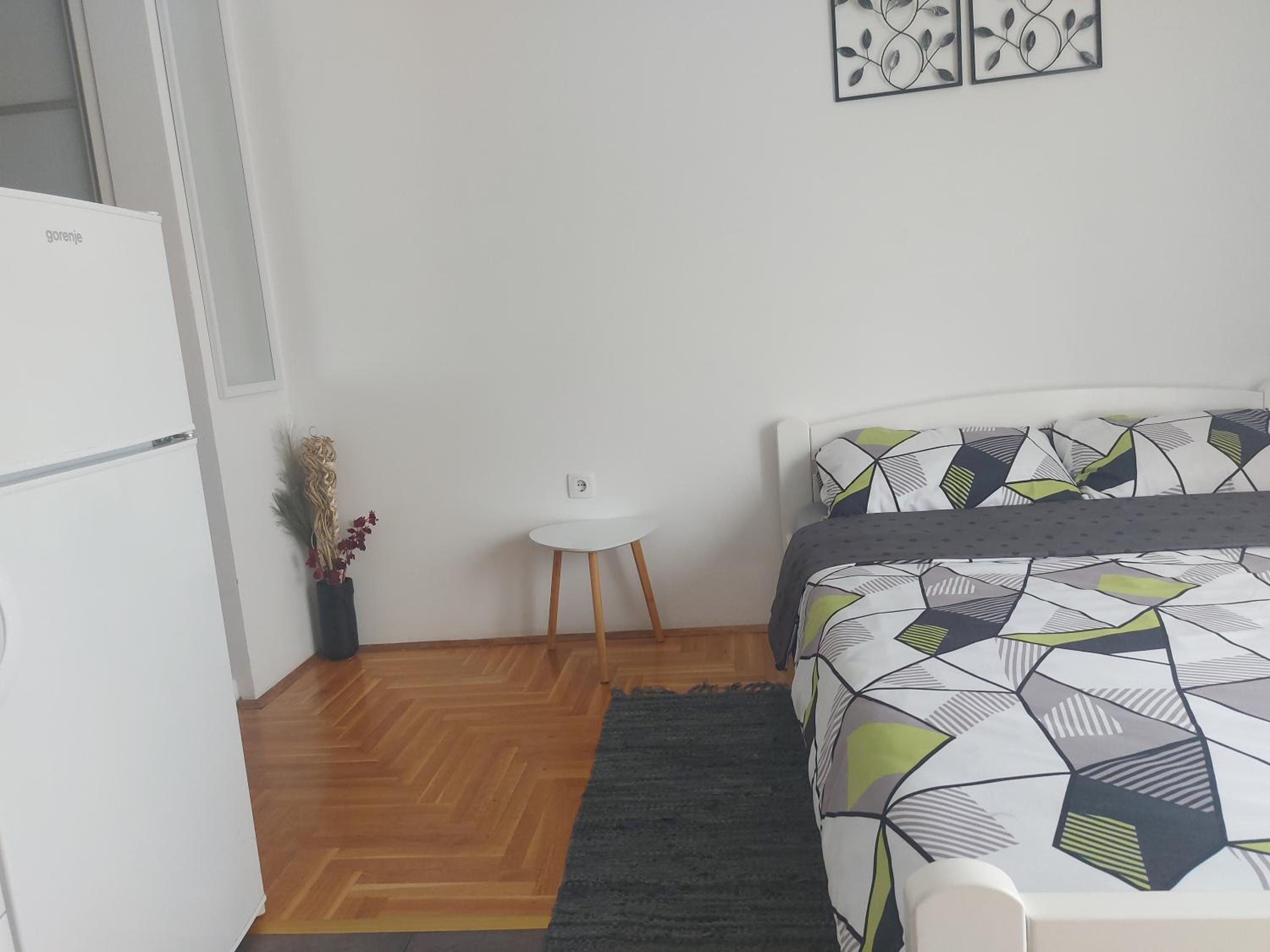 One-Bedroom Apartment photo 2